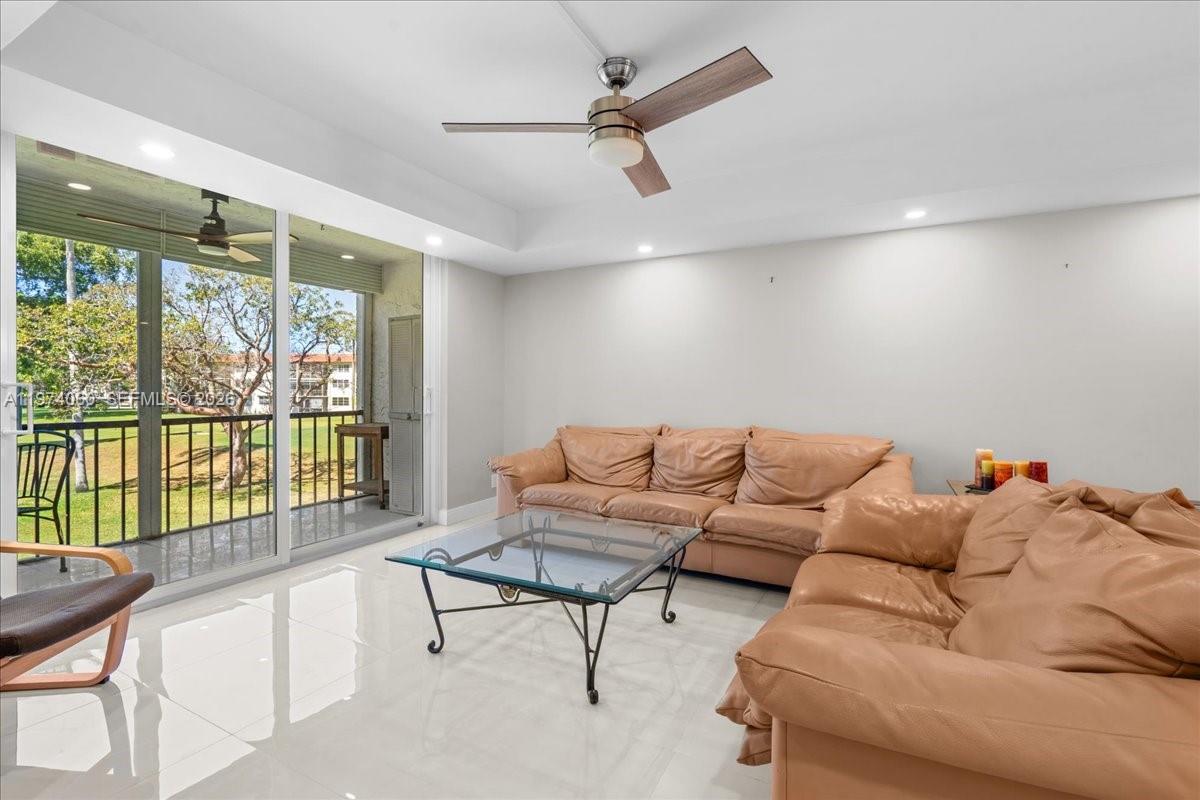 HOLLYBROOK GOLF & TENNIS - Residential Lease