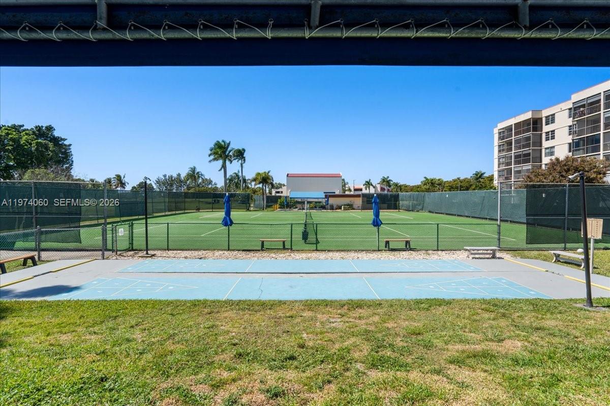 HOLLYBROOK GOLF & TENNIS - Residential Lease
