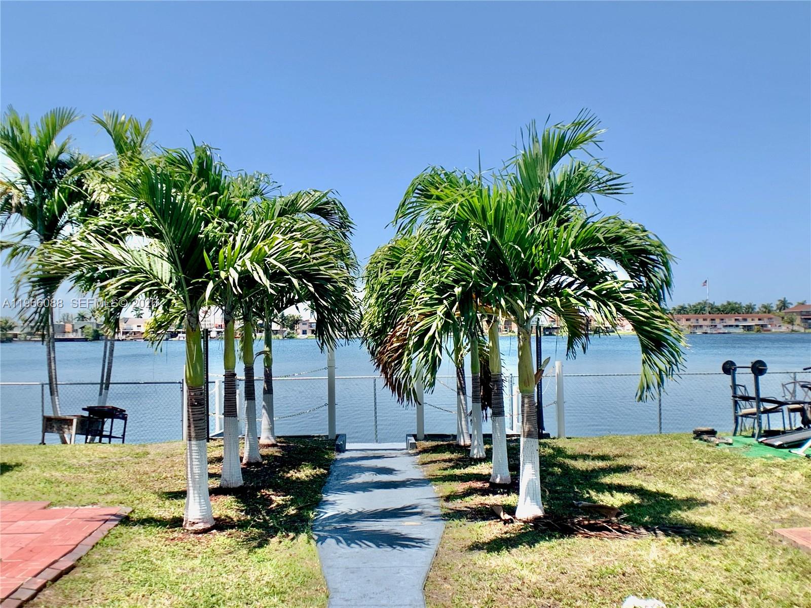 LAGO AZUL CONDO - Residential