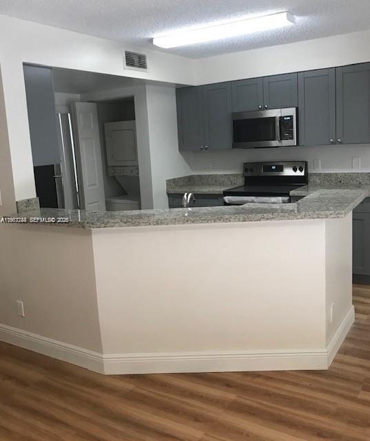 SUMMERBREEZE CONDO - Residential