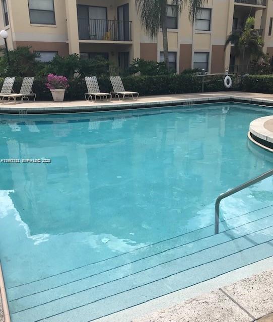 SUMMERBREEZE CONDO - Residential