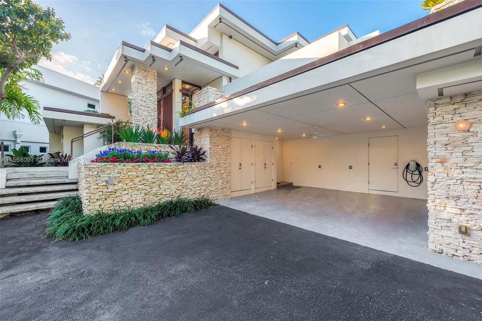 LAUDERDALE HARBORS SECTIO - Residential