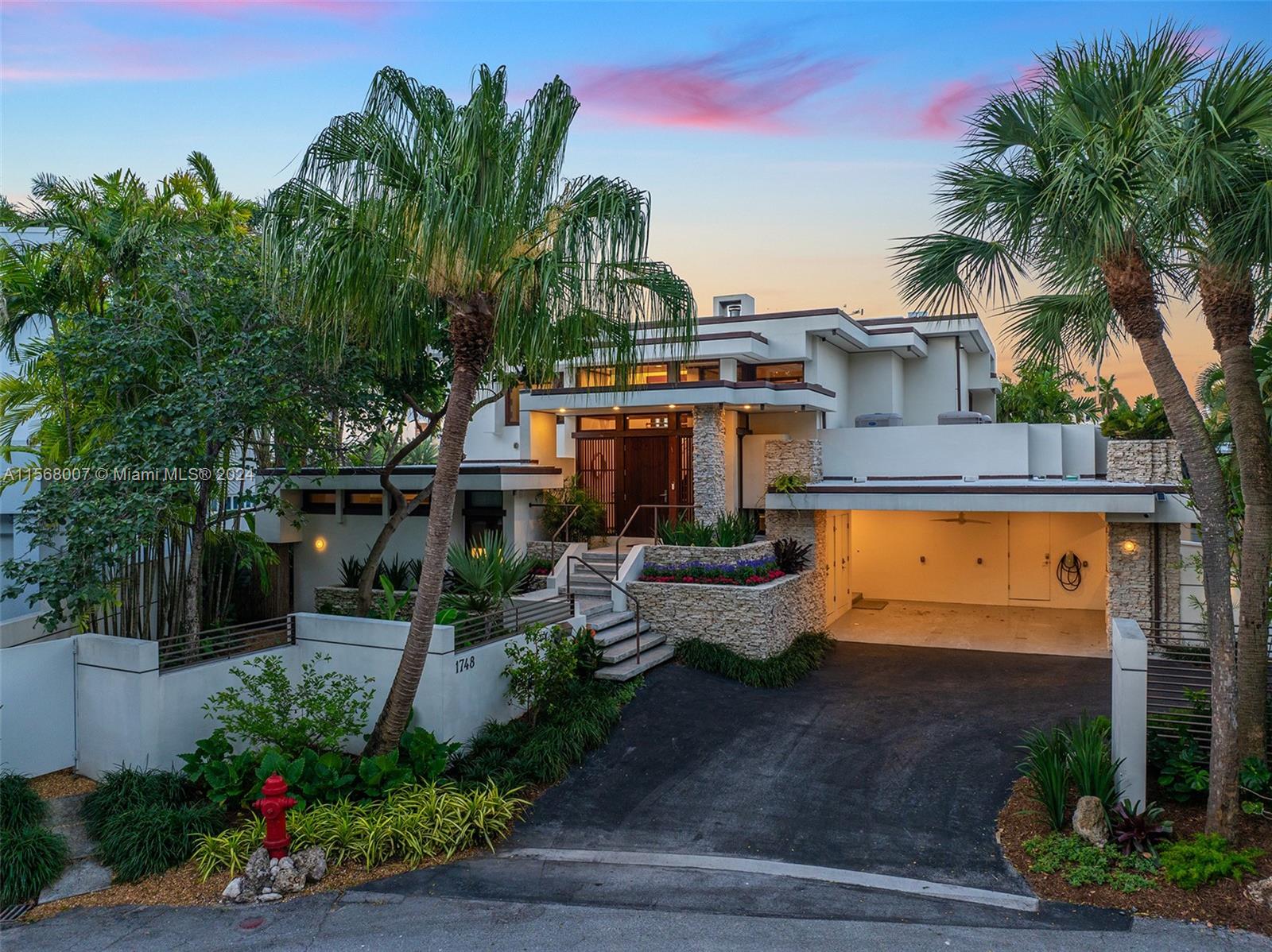 LAUDERDALE HARBORS SECTIO - Residential