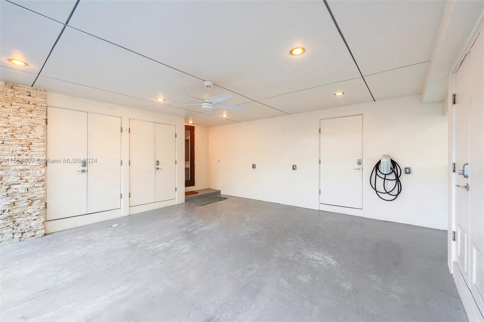 LAUDERDALE HARBORS SECTIO - Residential