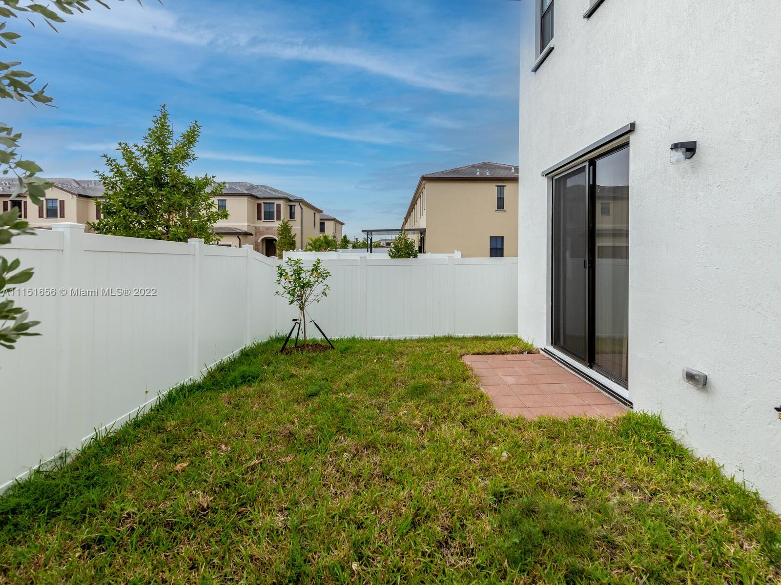 AQUABELLA NORTH REPLAT - Residential Lease