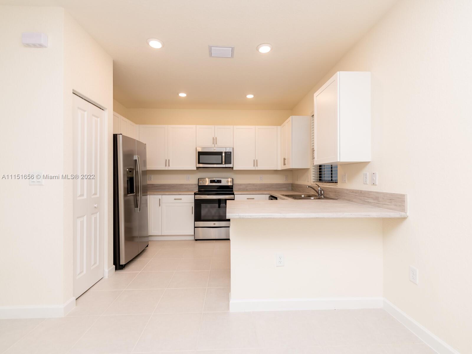 AQUABELLA NORTH REPLAT - Residential Lease