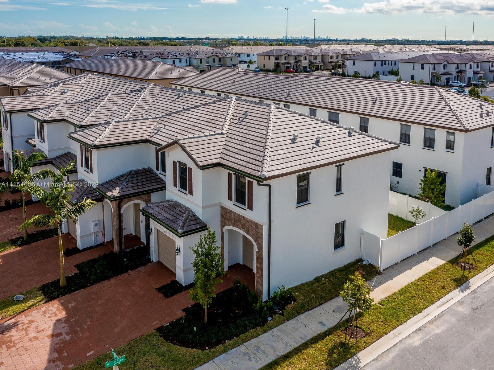 AQUABELLA NORTH REPLAT - Residential Lease
