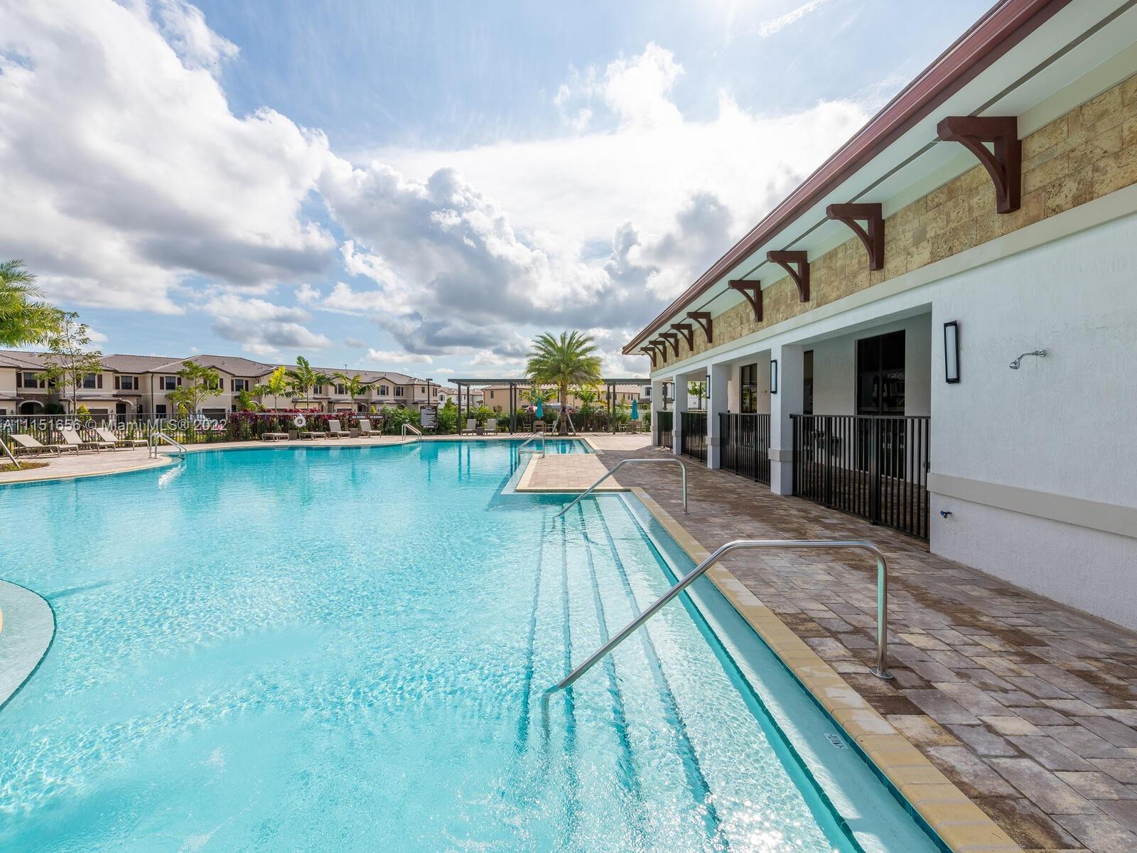 AQUABELLA NORTH REPLAT - Residential Lease