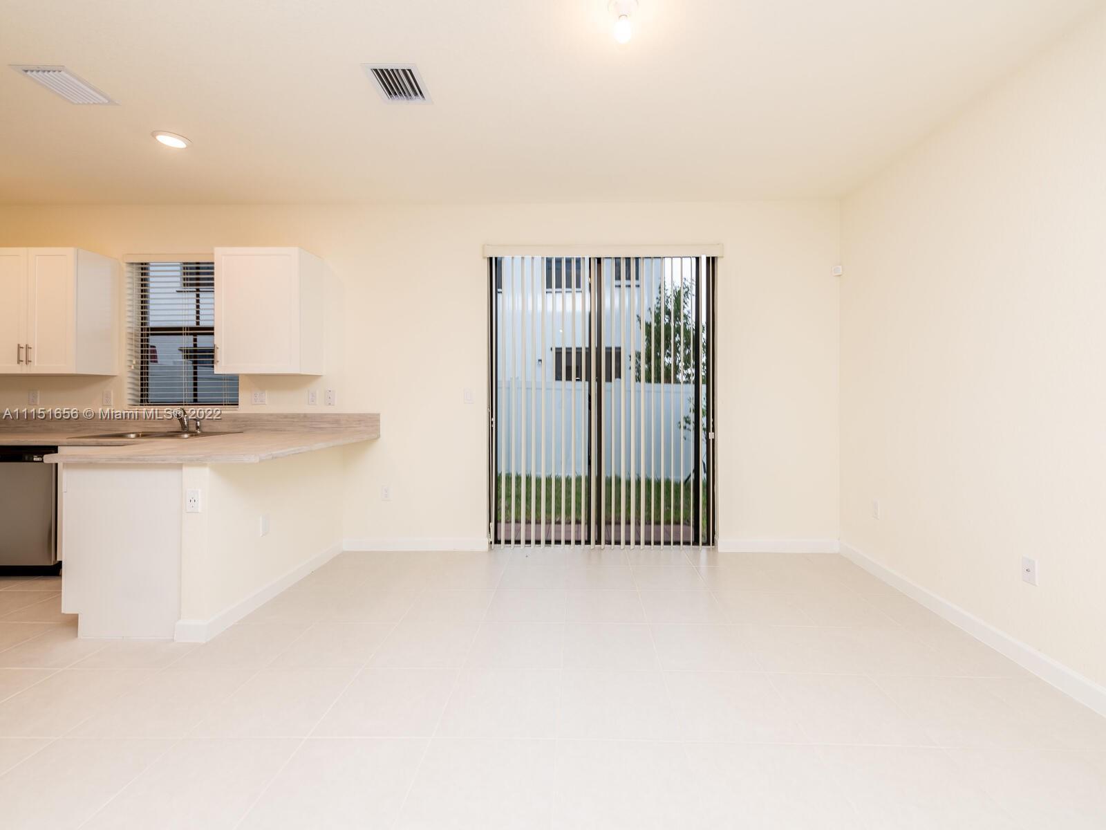 AQUABELLA NORTH REPLAT - Residential Lease