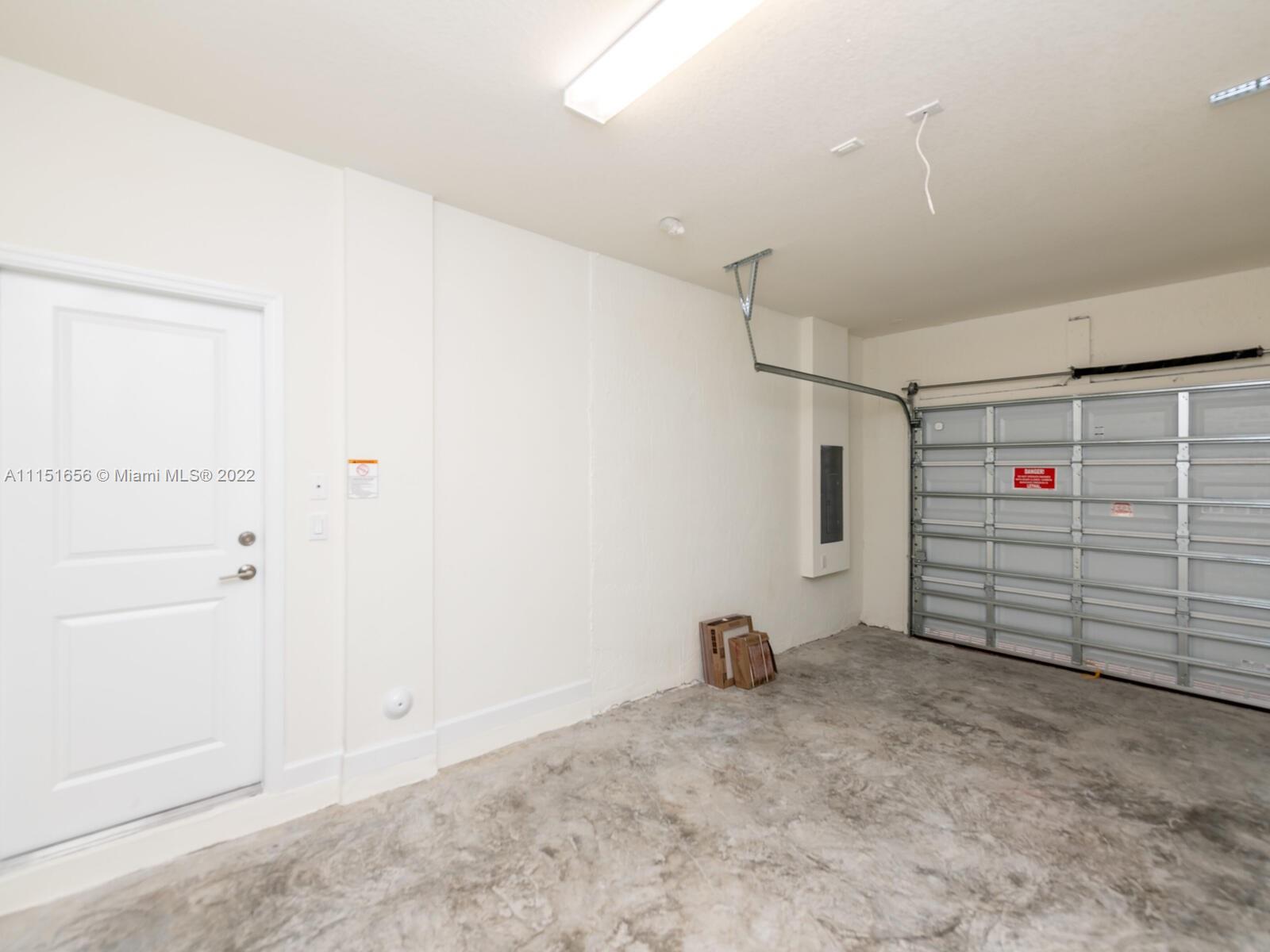 AQUABELLA NORTH REPLAT - Residential Lease