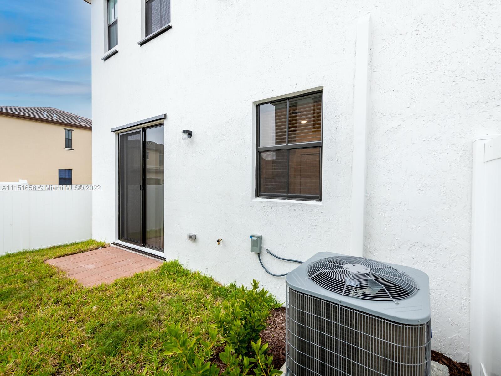 AQUABELLA NORTH REPLAT - Residential Lease