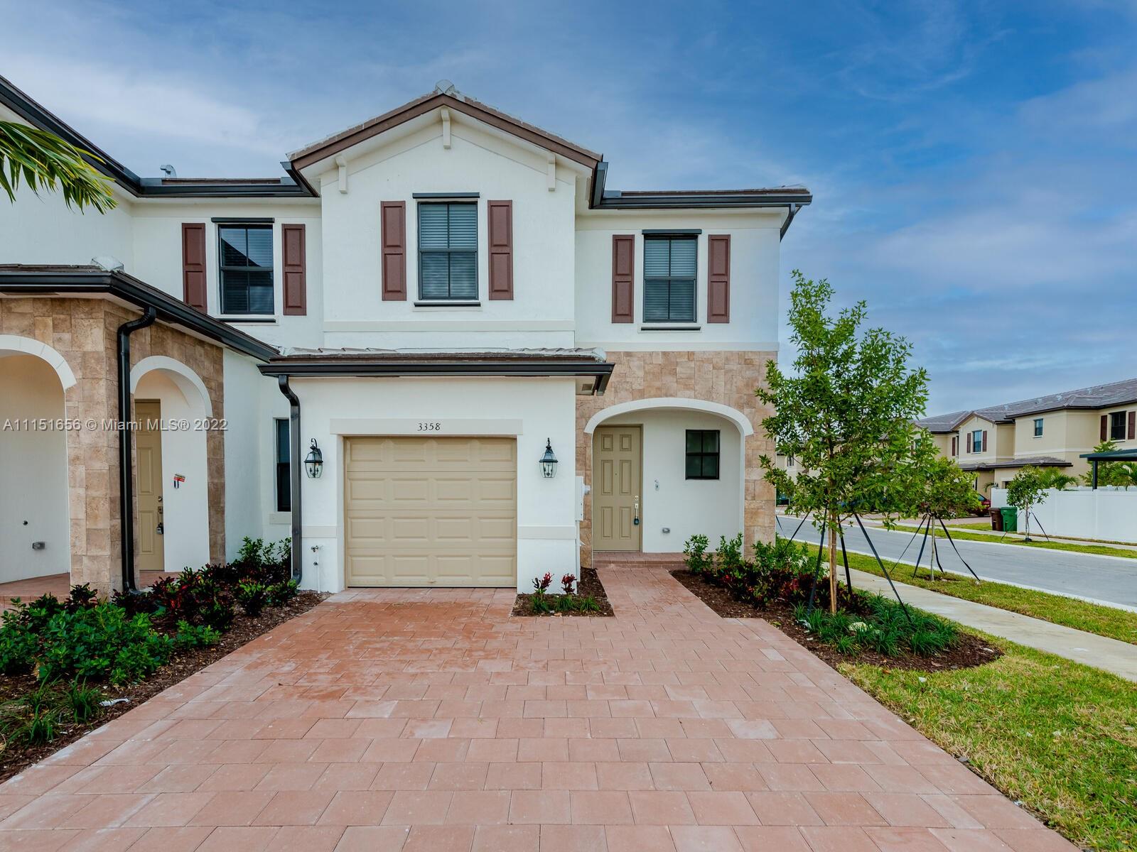 AQUABELLA NORTH REPLAT - Residential Lease