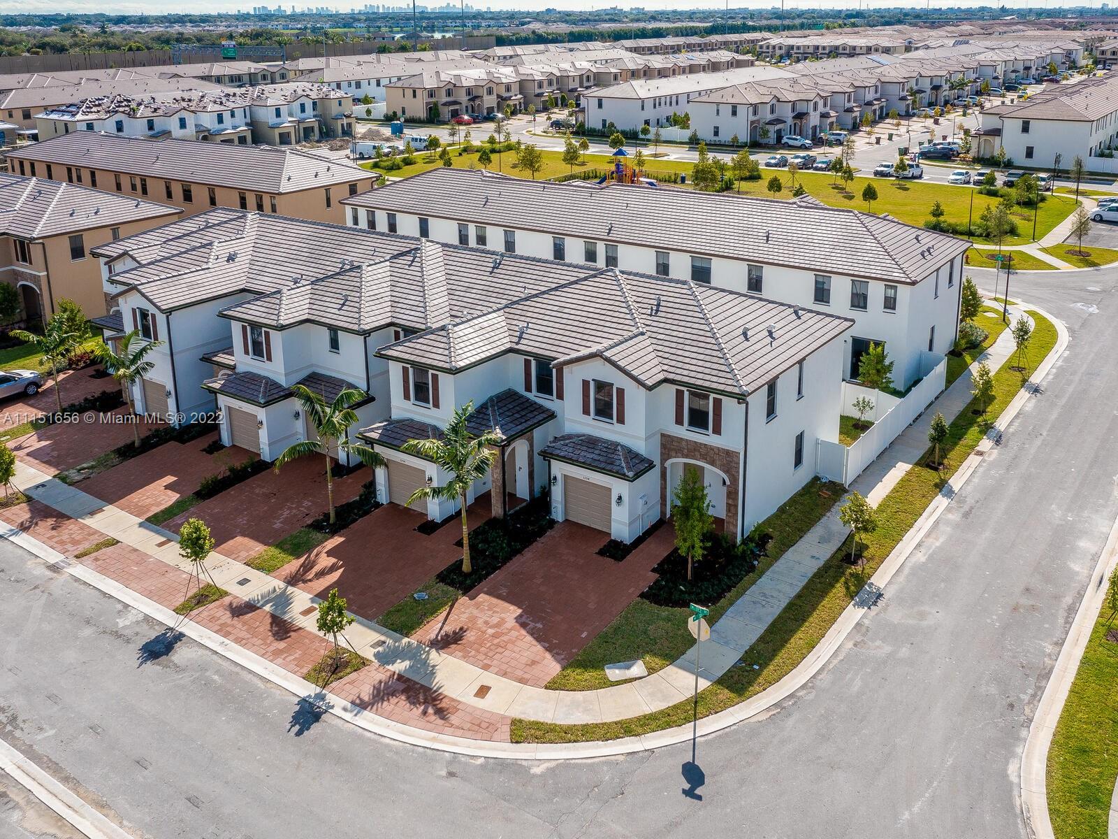 AQUABELLA NORTH REPLAT - Residential Lease