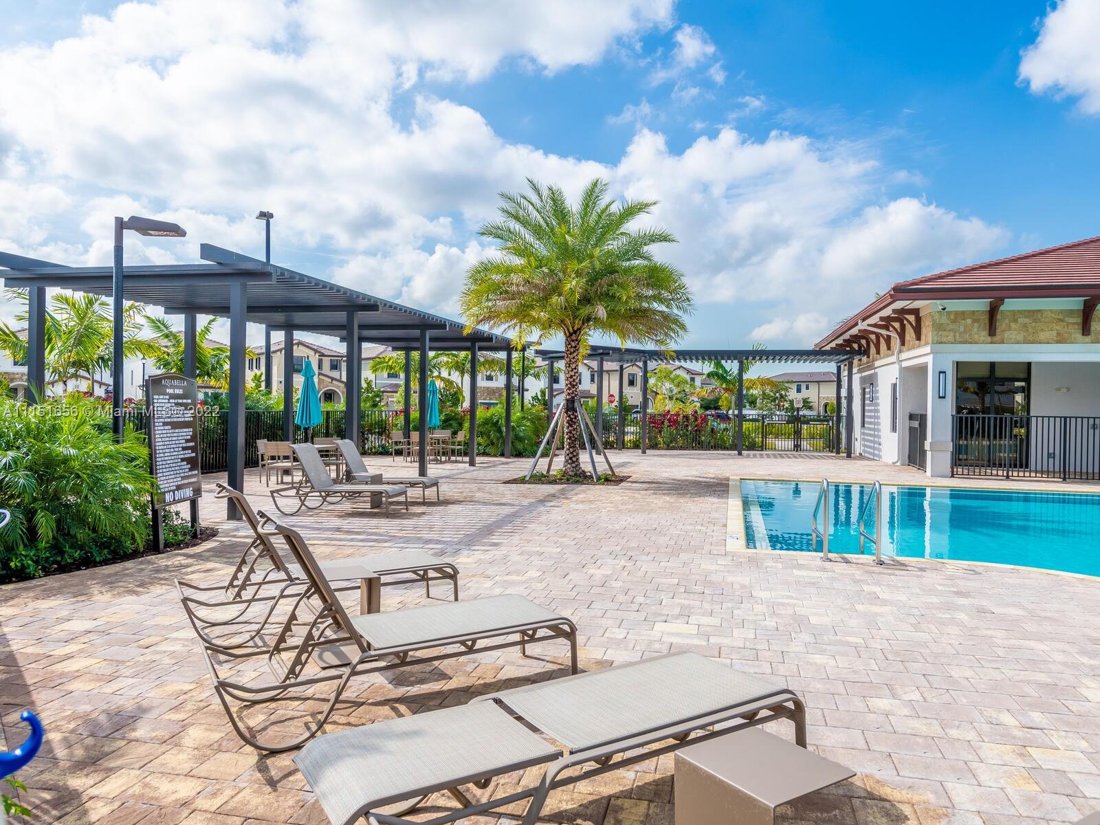 AQUABELLA NORTH REPLAT - Residential Lease
