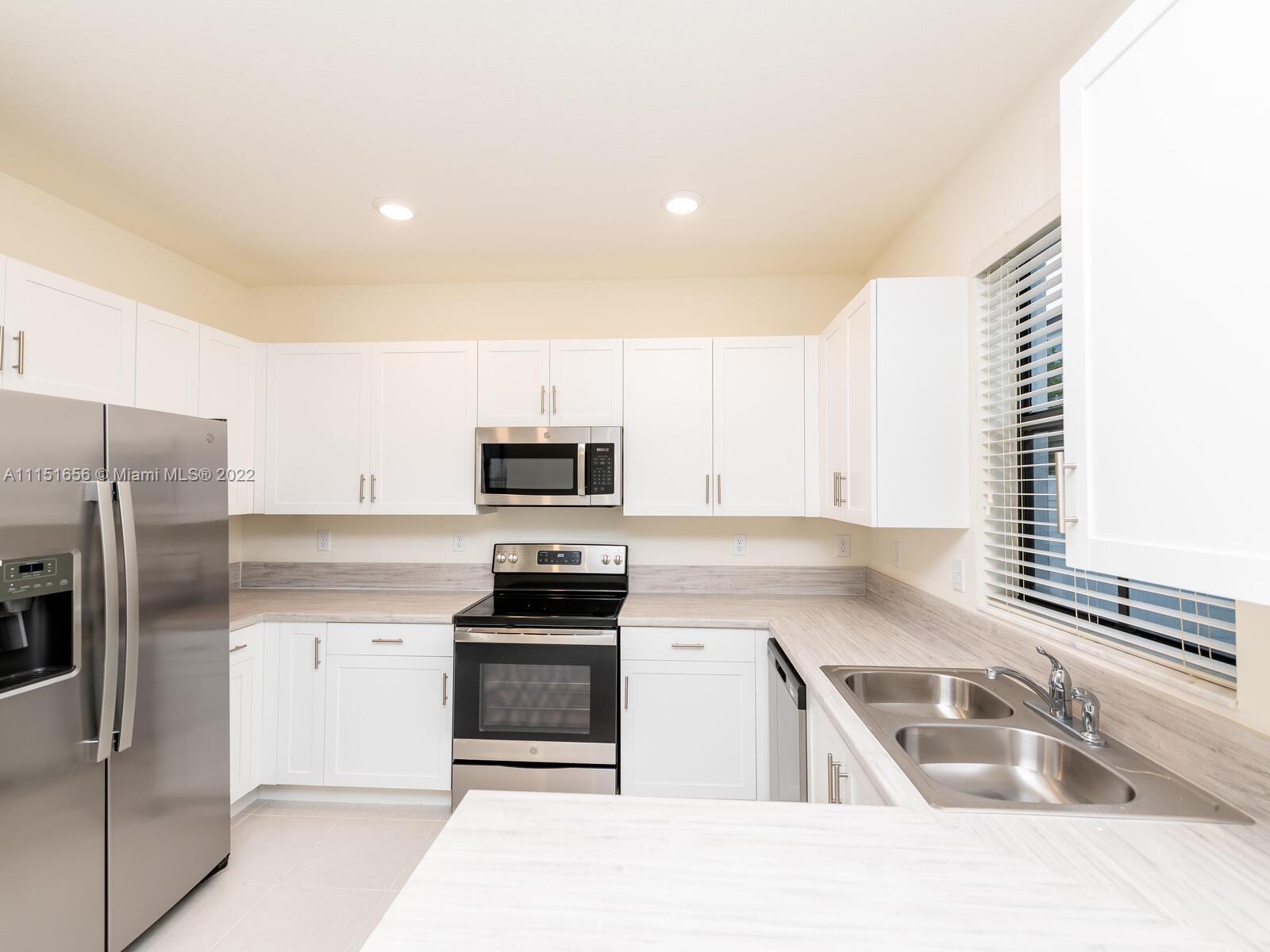AQUABELLA NORTH REPLAT - Residential Lease