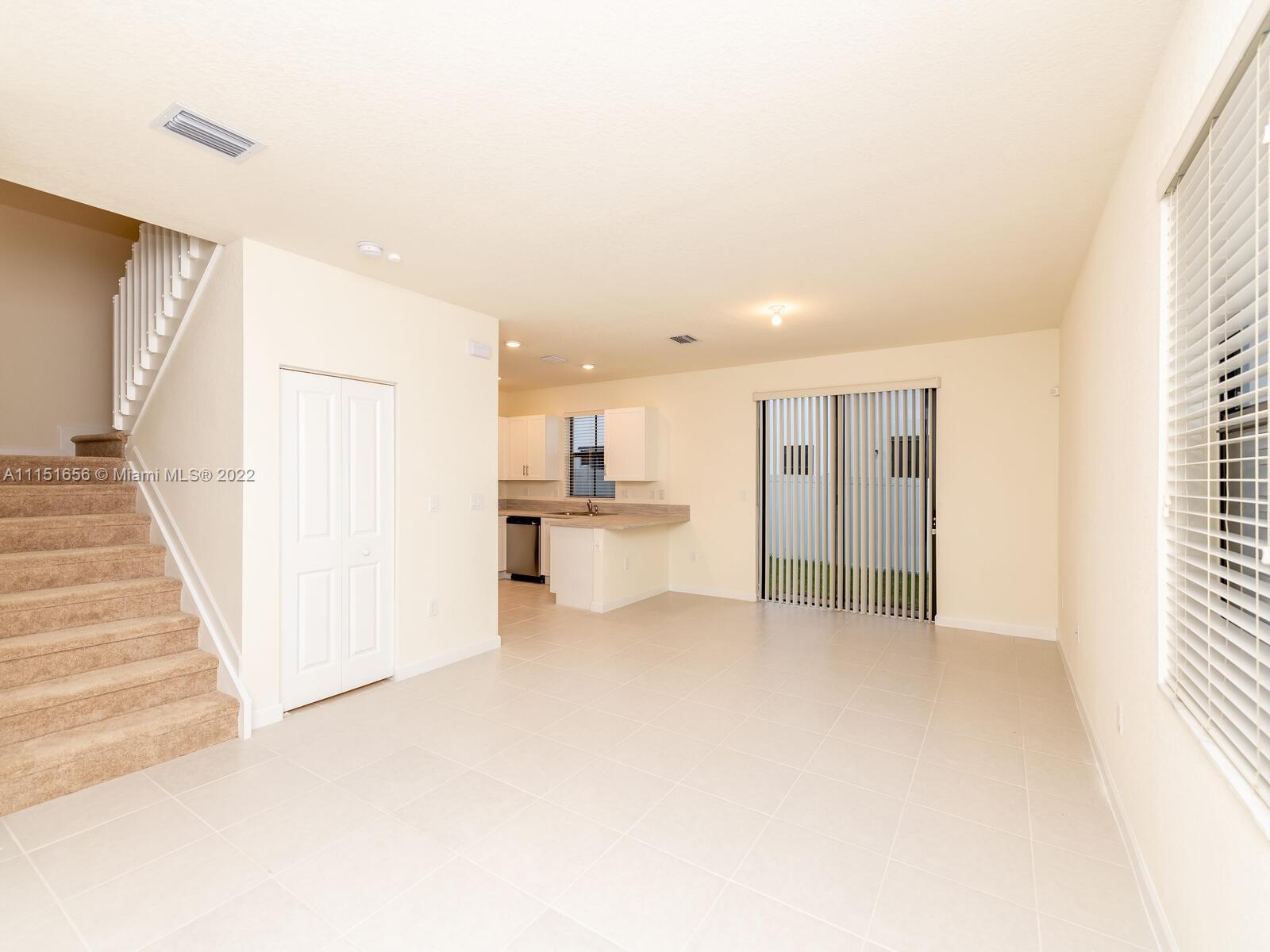 AQUABELLA NORTH REPLAT - Residential Lease