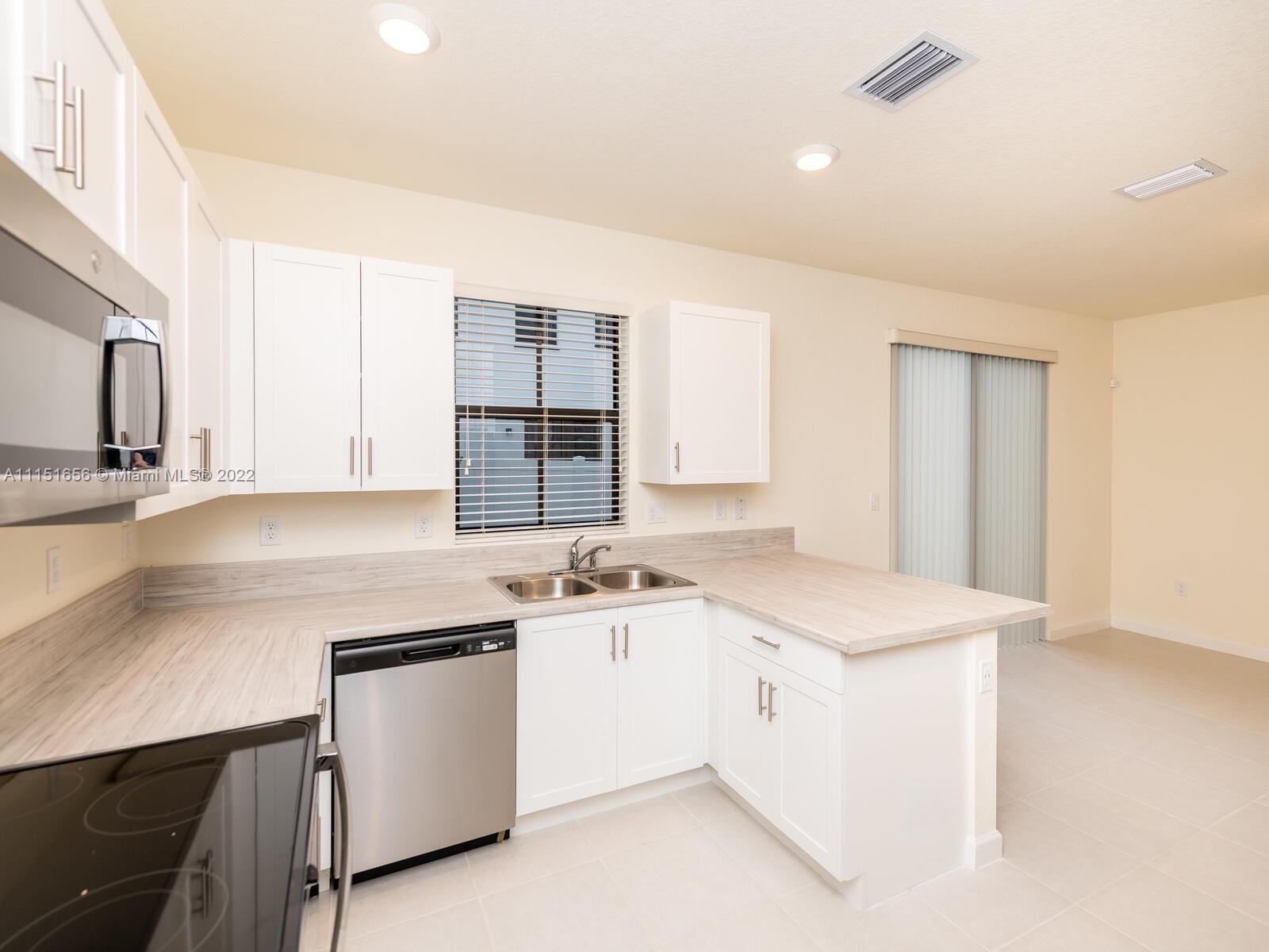 AQUABELLA NORTH REPLAT - Residential Lease