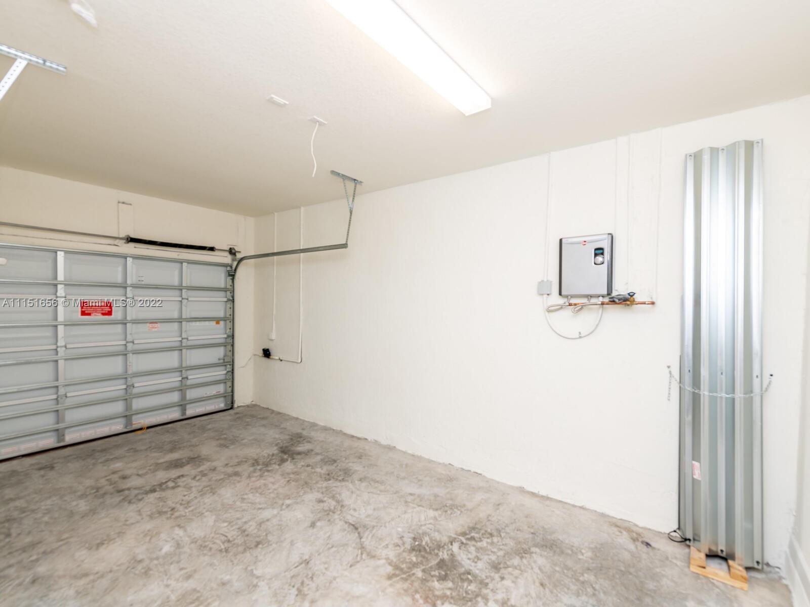 AQUABELLA NORTH REPLAT - Residential Lease