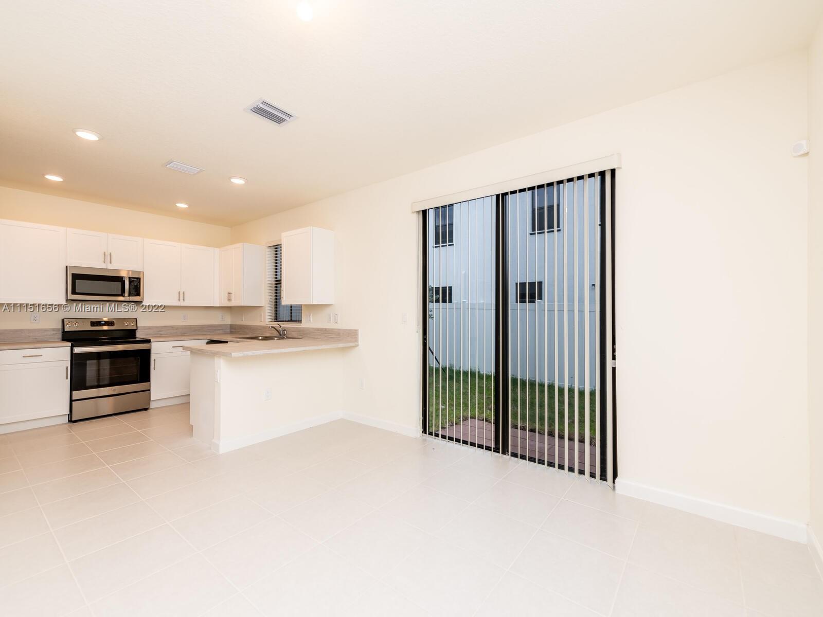 AQUABELLA NORTH REPLAT - Residential Lease