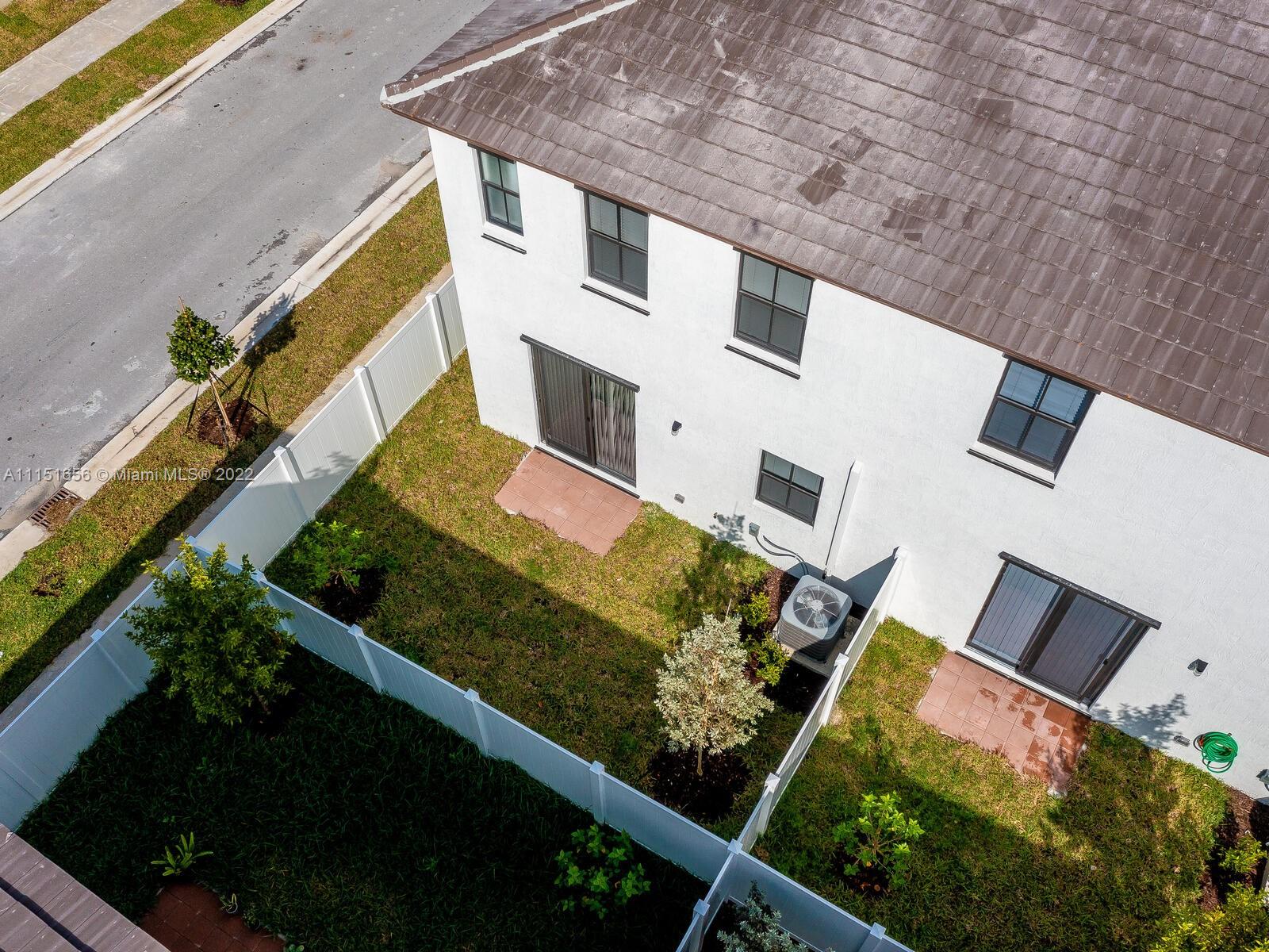 AQUABELLA NORTH REPLAT - Residential Lease