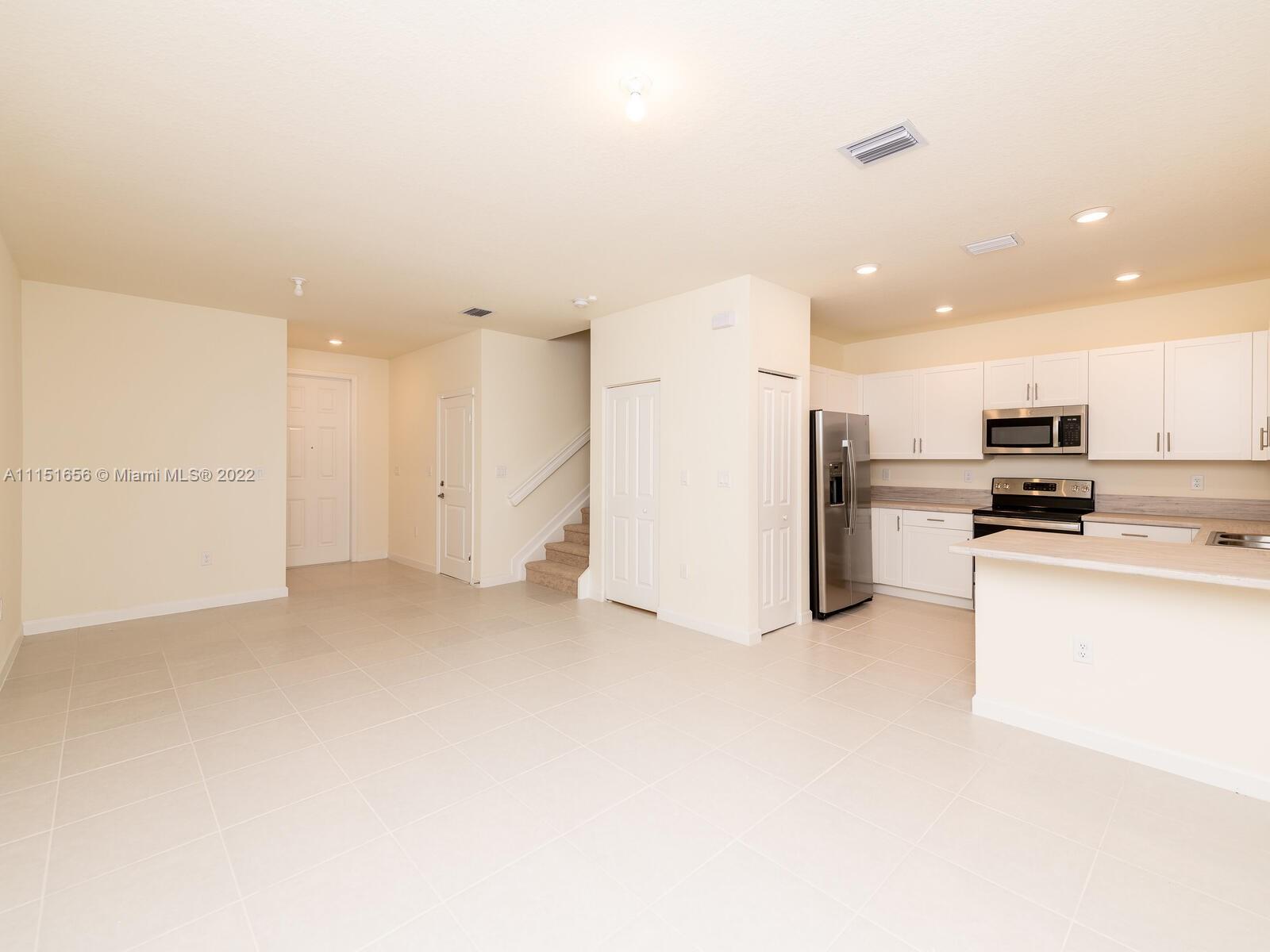 AQUABELLA NORTH REPLAT - Residential Lease