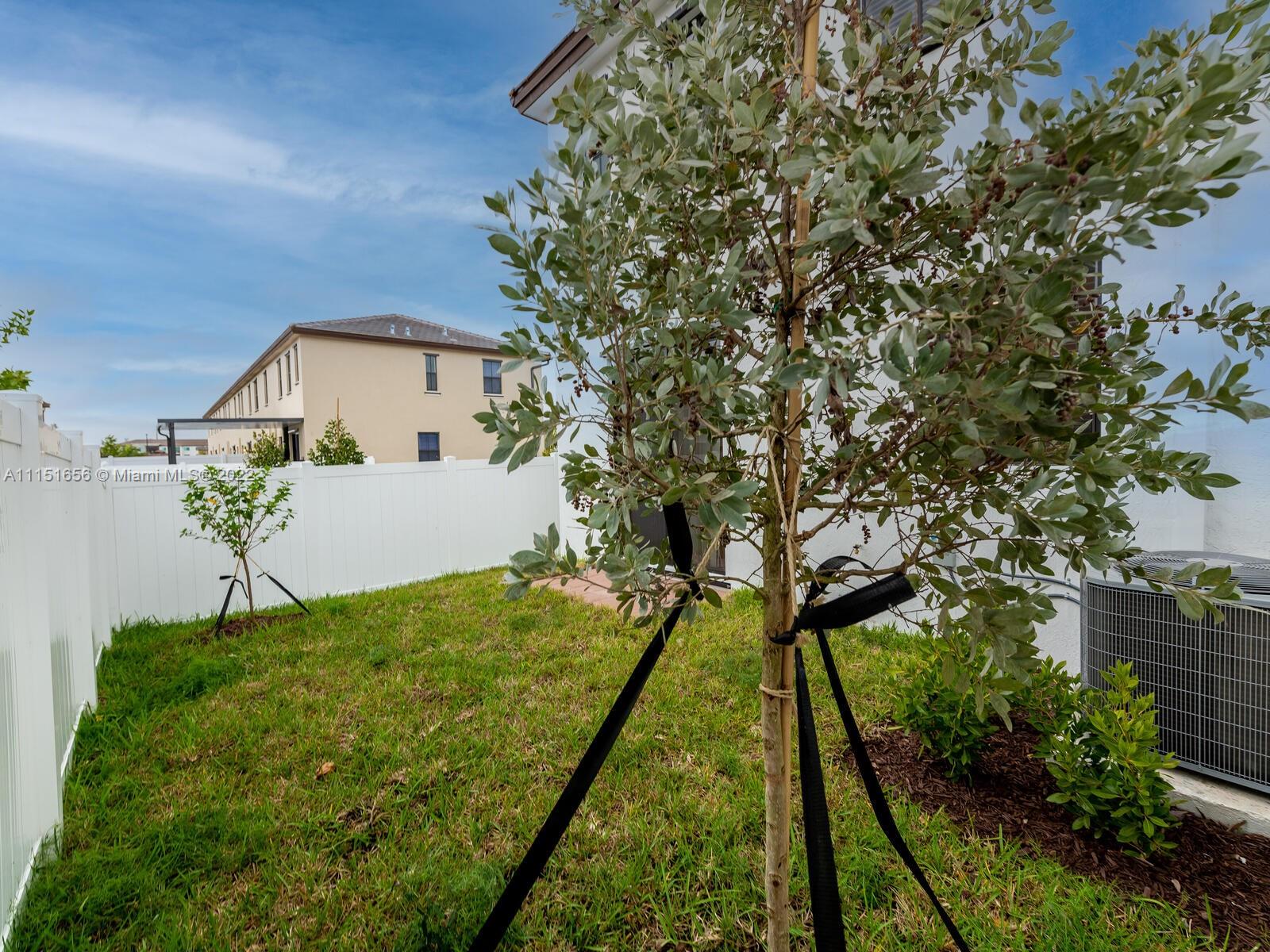 AQUABELLA NORTH REPLAT - Residential Lease
