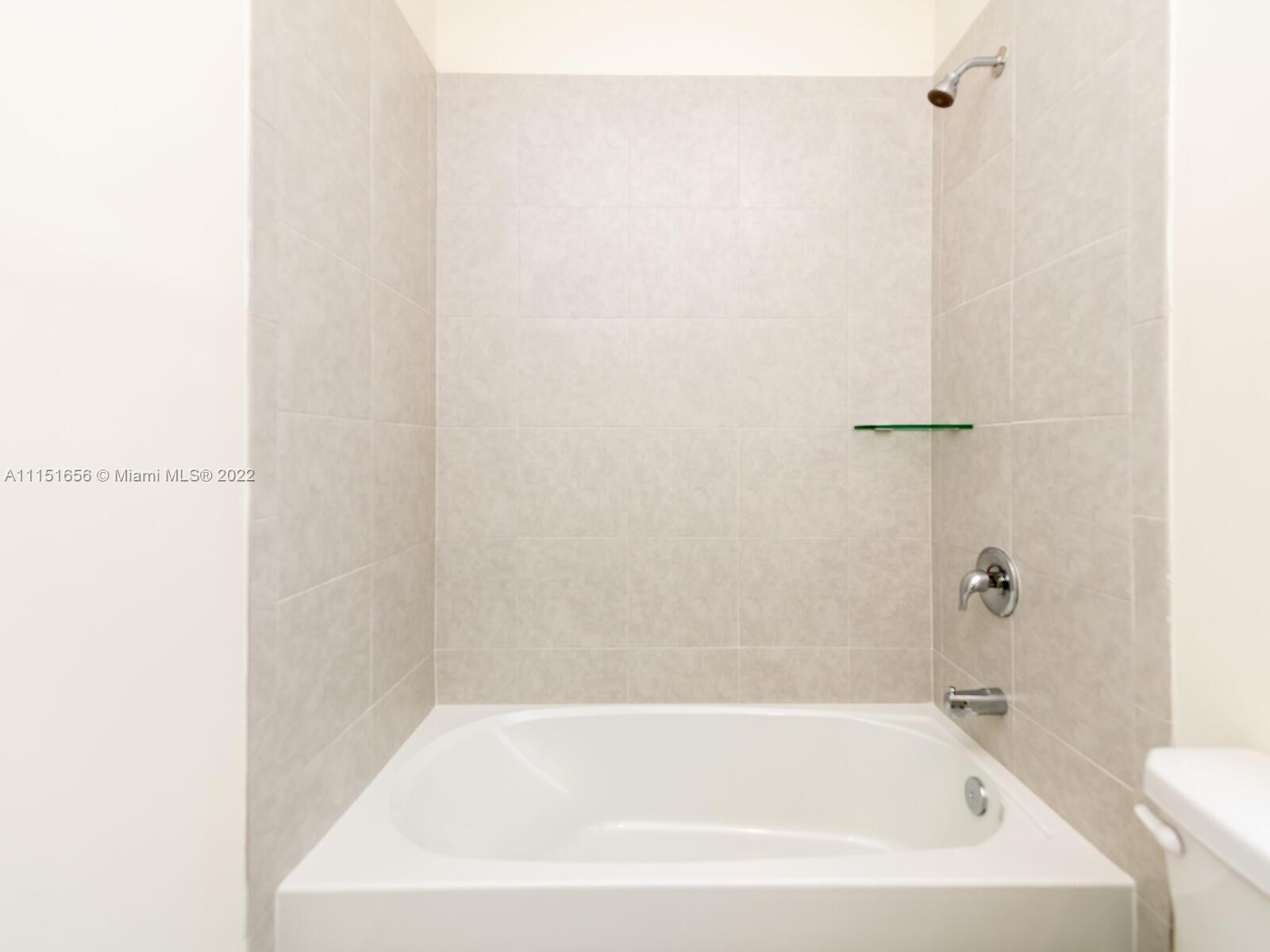 AQUABELLA NORTH REPLAT - Residential Lease