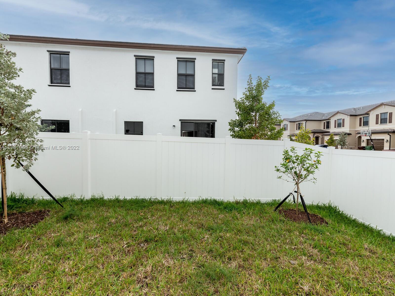 AQUABELLA NORTH REPLAT - Residential Lease