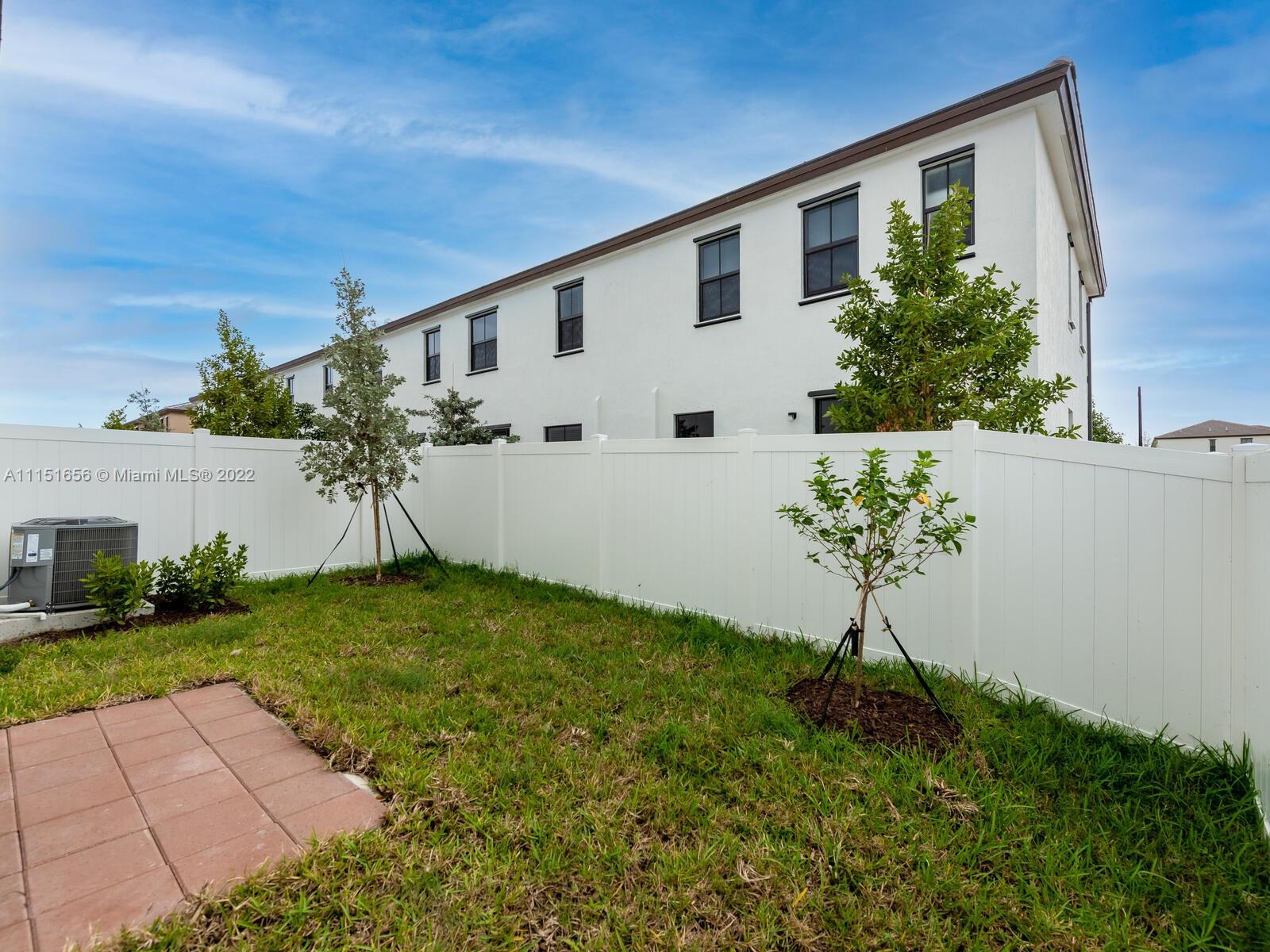 AQUABELLA NORTH REPLAT - Residential Lease