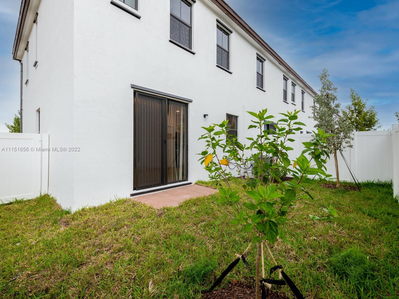 AQUABELLA NORTH REPLAT - Residential Lease