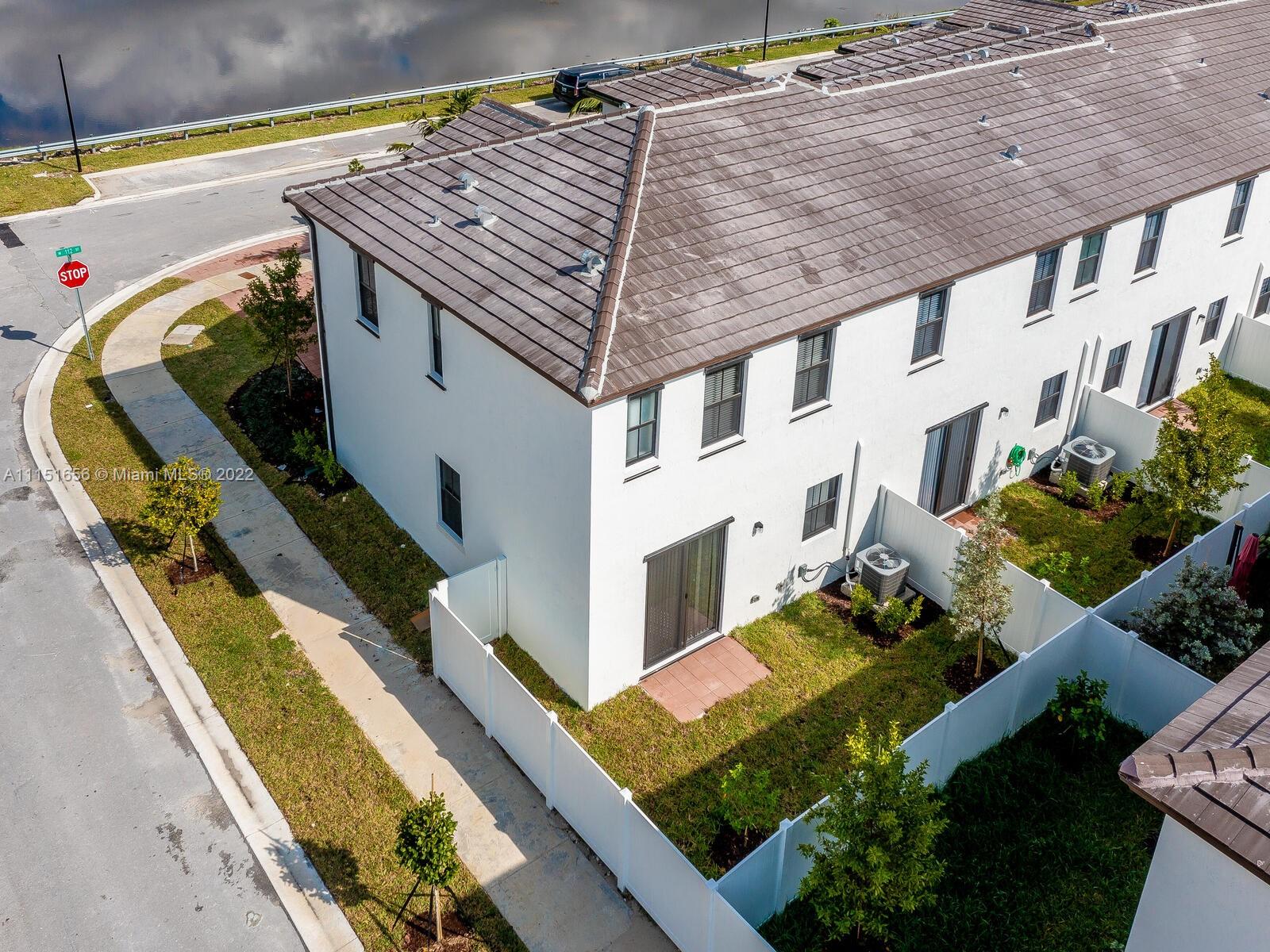 AQUABELLA NORTH REPLAT - Residential Lease