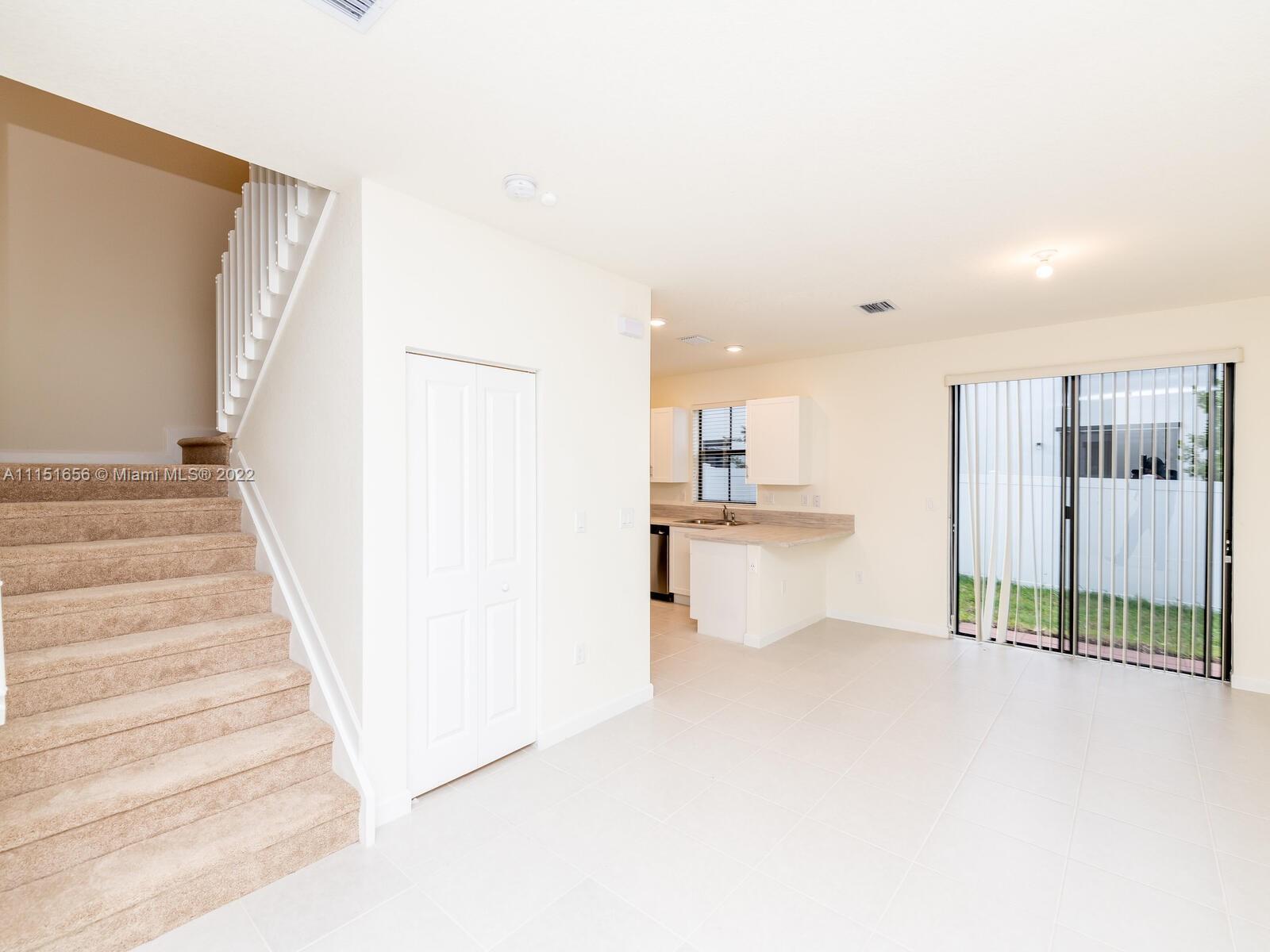 AQUABELLA NORTH REPLAT - Residential Lease