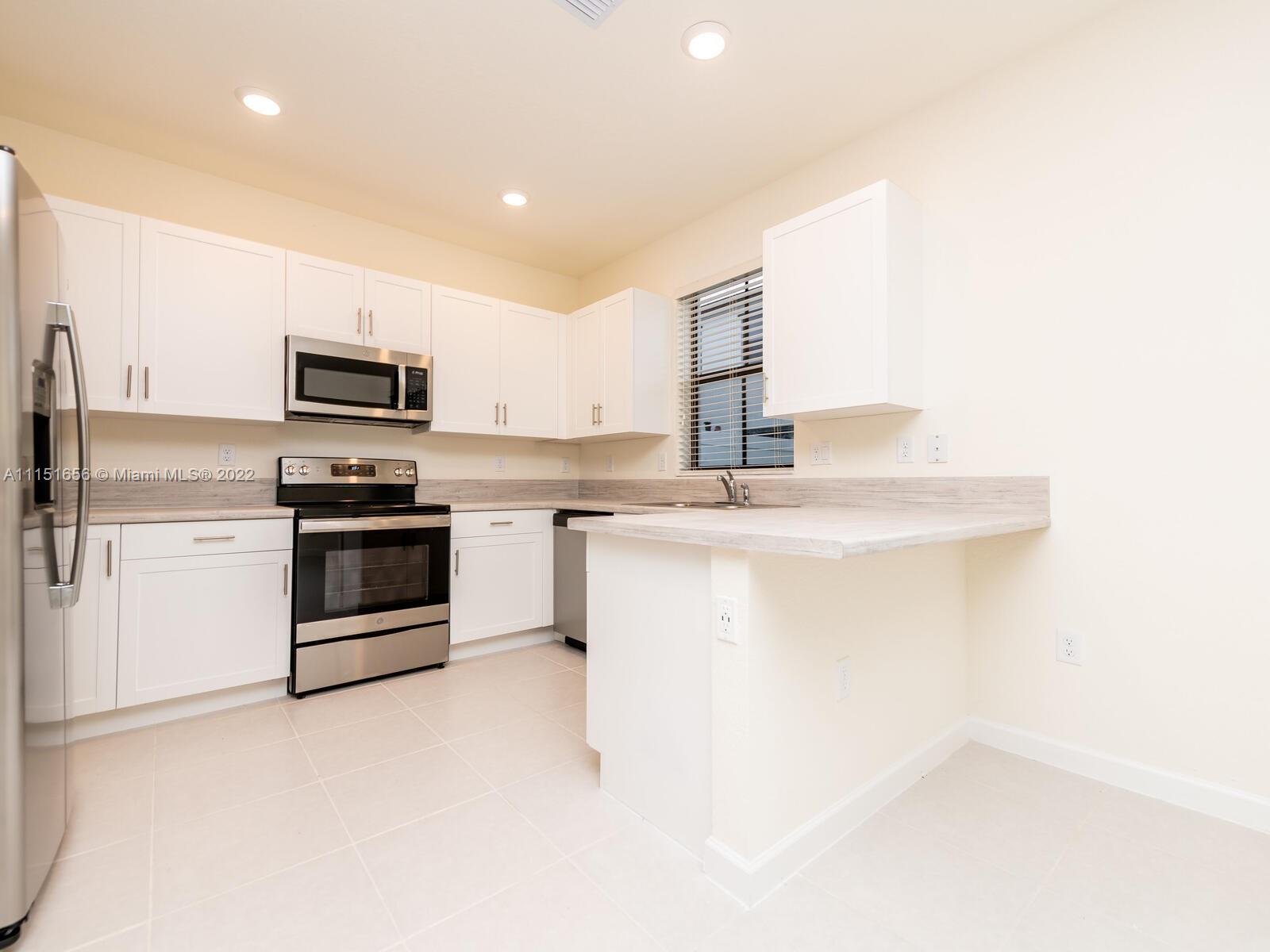 AQUABELLA NORTH REPLAT - Residential Lease