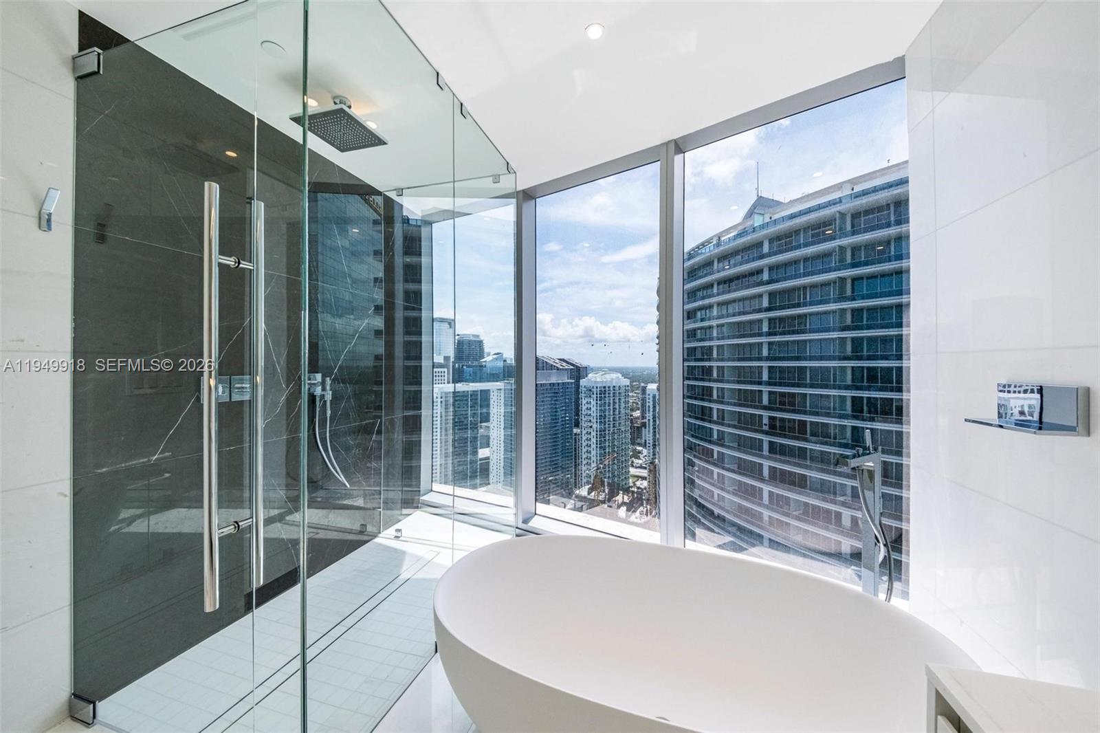 ASTON MARTIN RESIDENCE - Residential