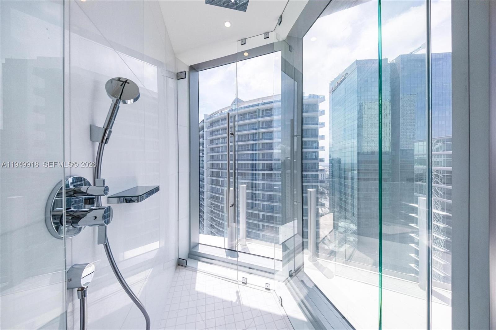 ASTON MARTIN RESIDENCE - Residential