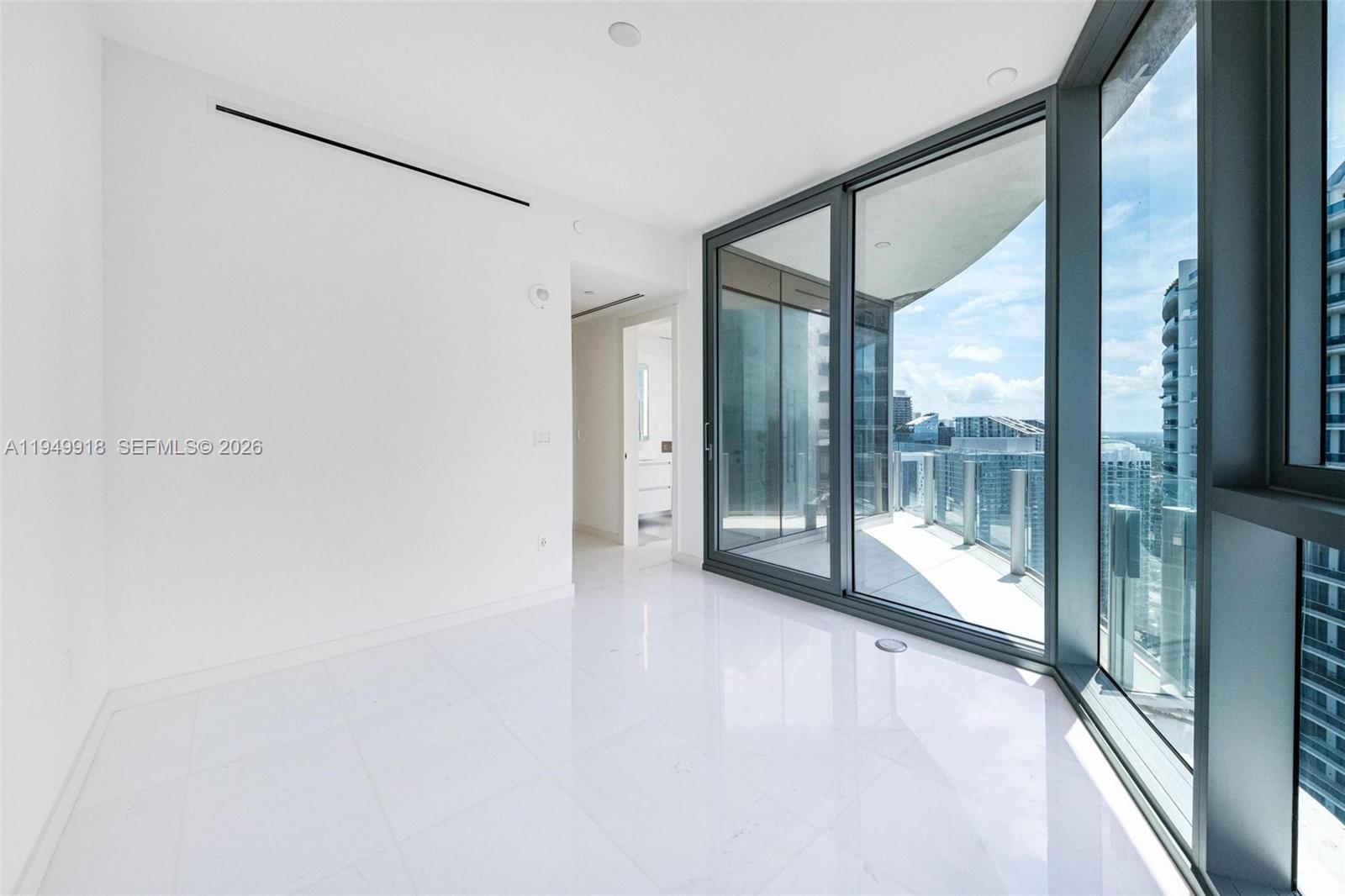 ASTON MARTIN RESIDENCE - Residential