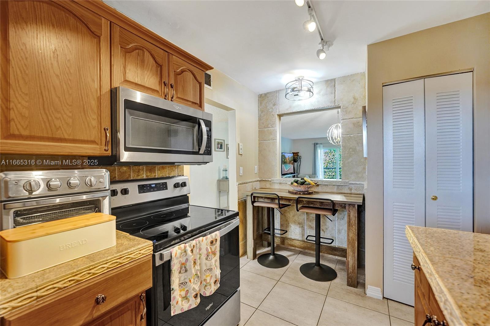 OAKS CONDO - Residential