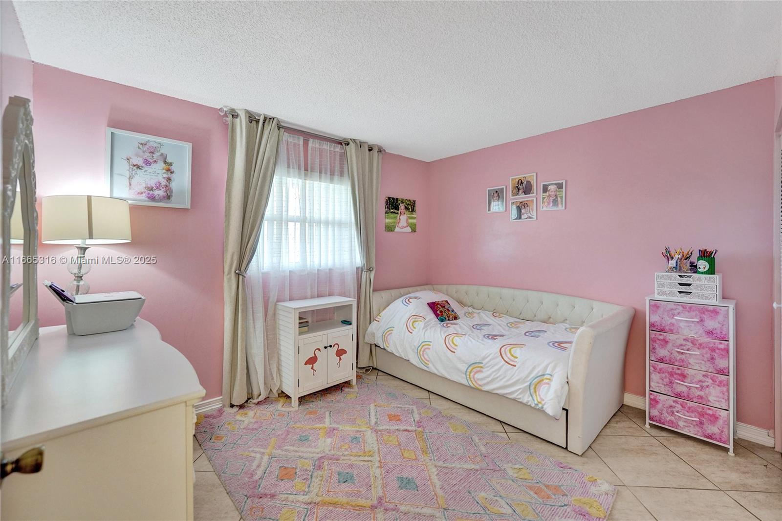 OAKS CONDO - Residential