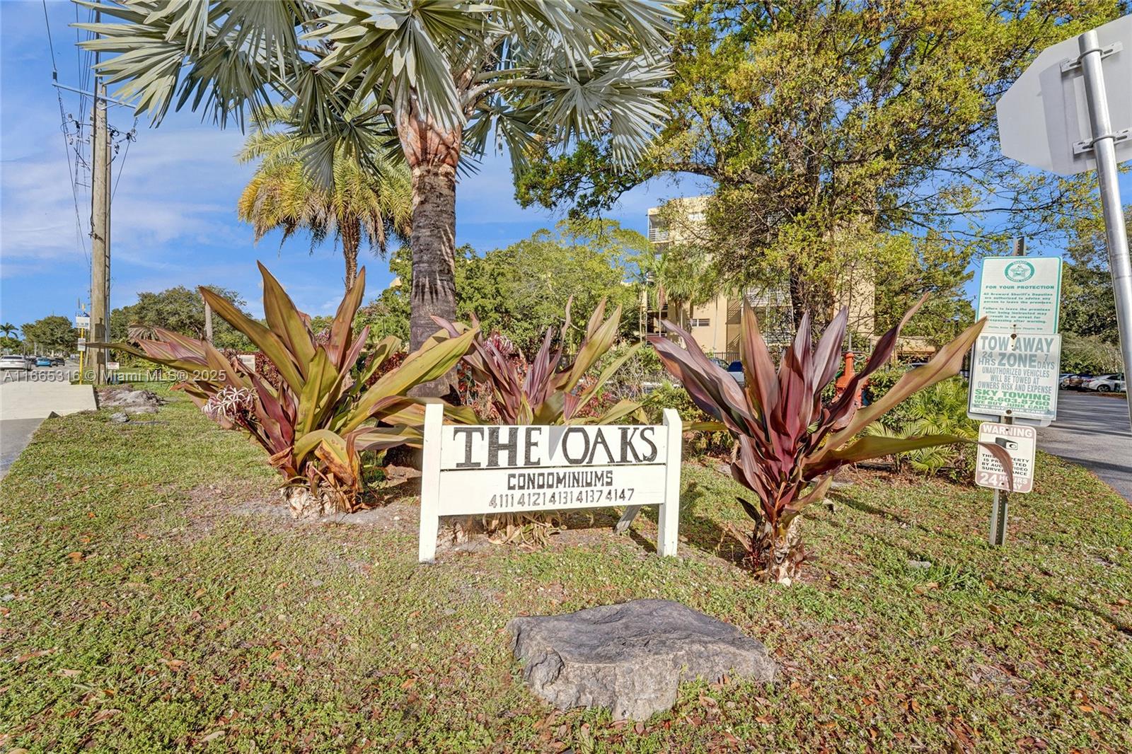 OAKS CONDO - Residential