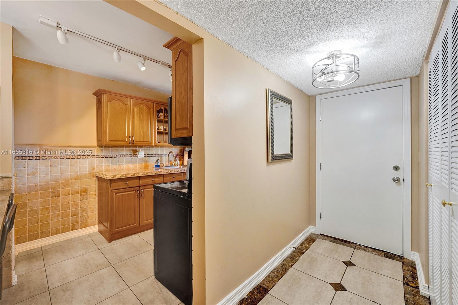 OAKS CONDO - Residential