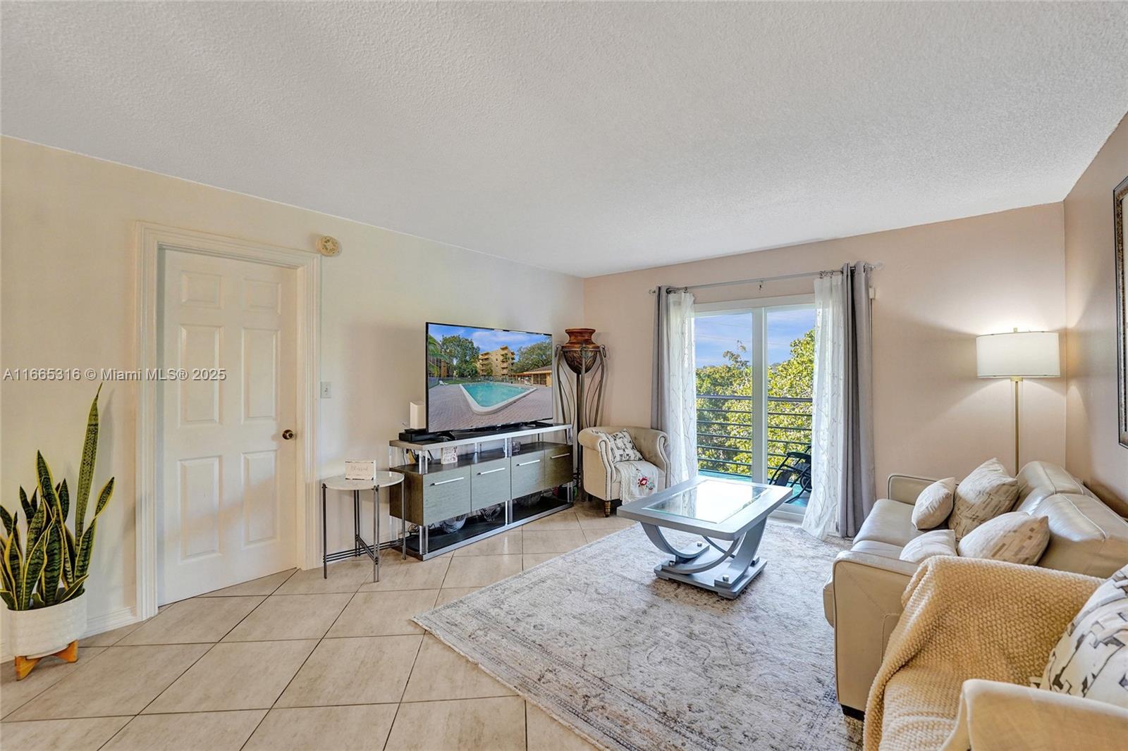 OAKS CONDO - Residential