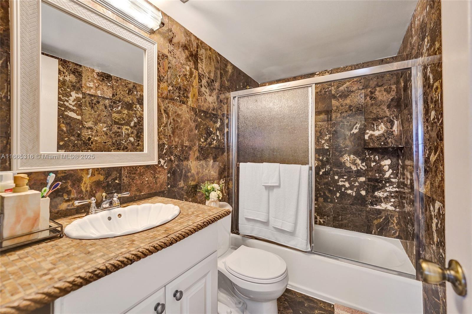 OAKS CONDO - Residential