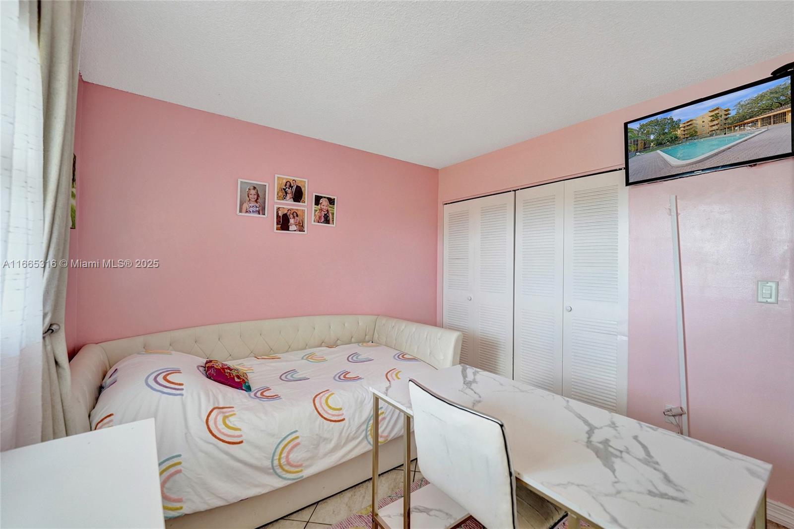OAKS CONDO - Residential