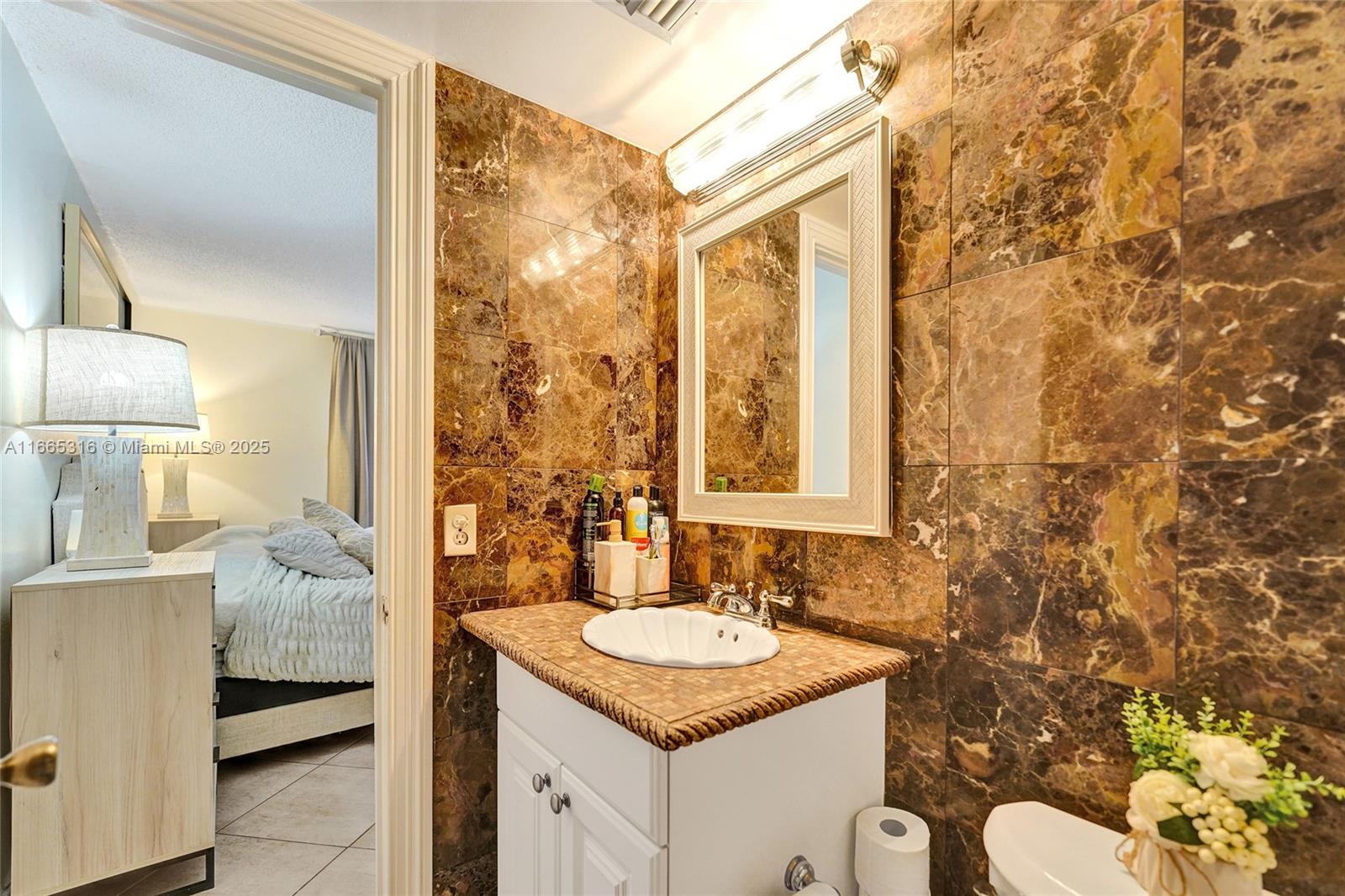 OAKS CONDO - Residential