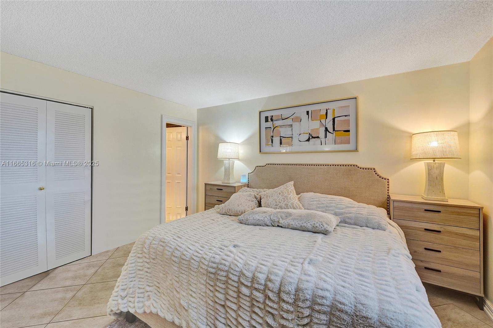 OAKS CONDO - Residential