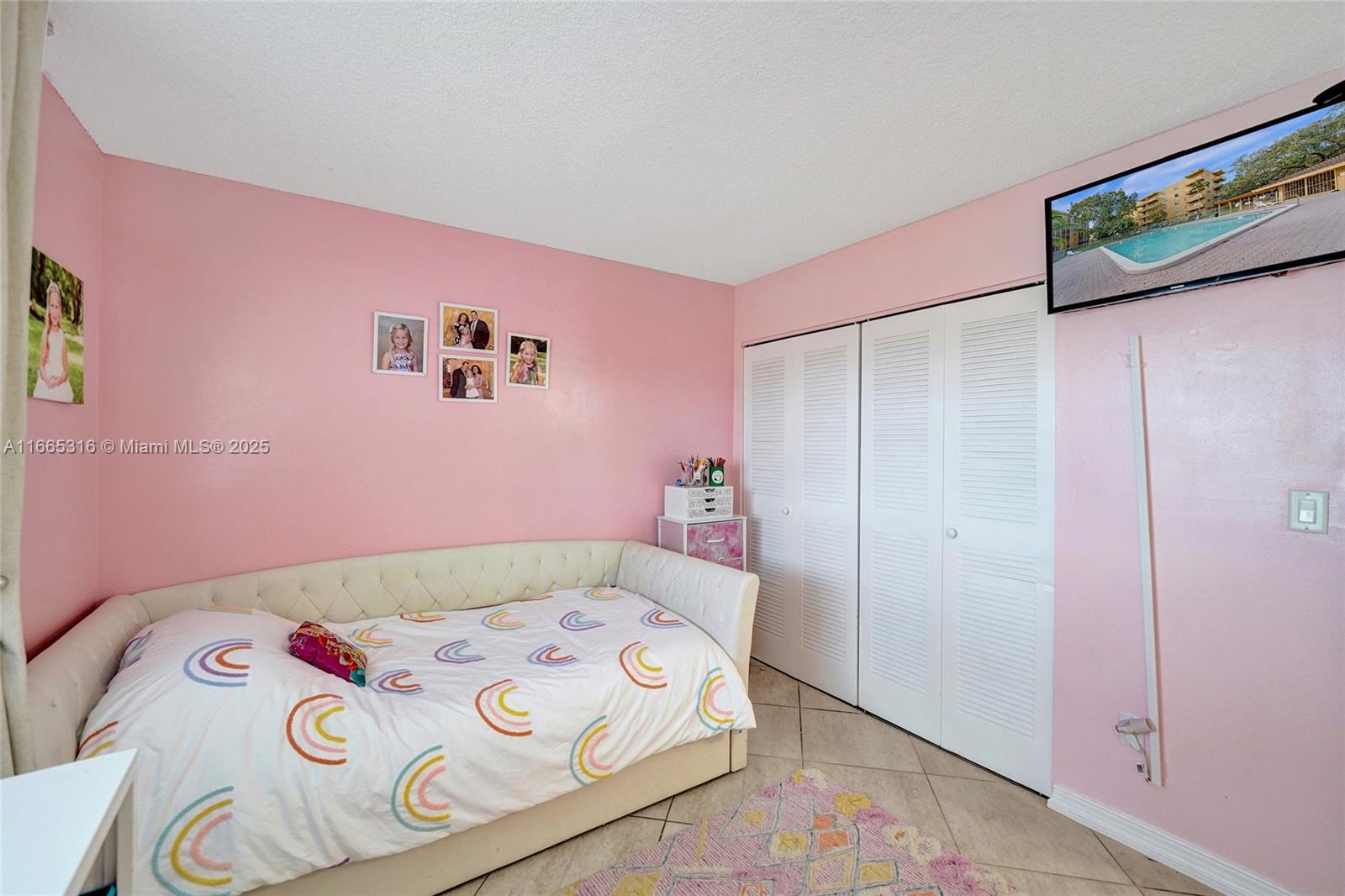 OAKS CONDO - Residential