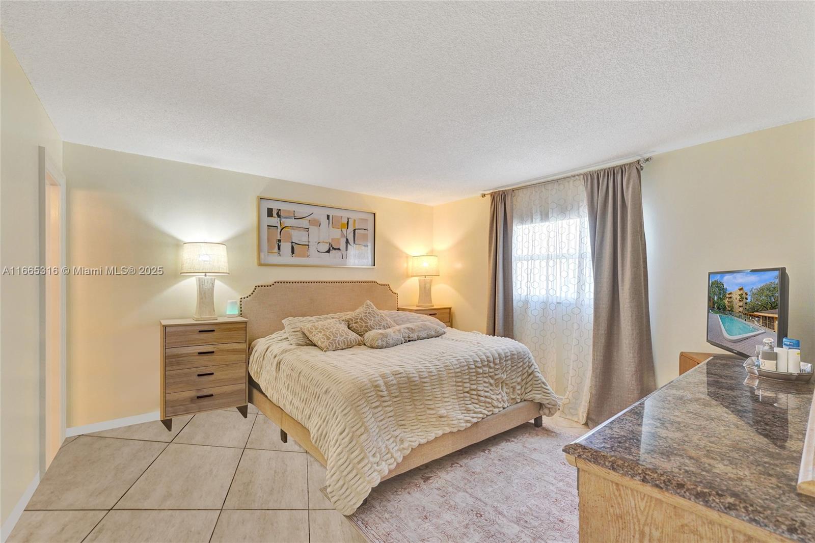 OAKS CONDO - Residential