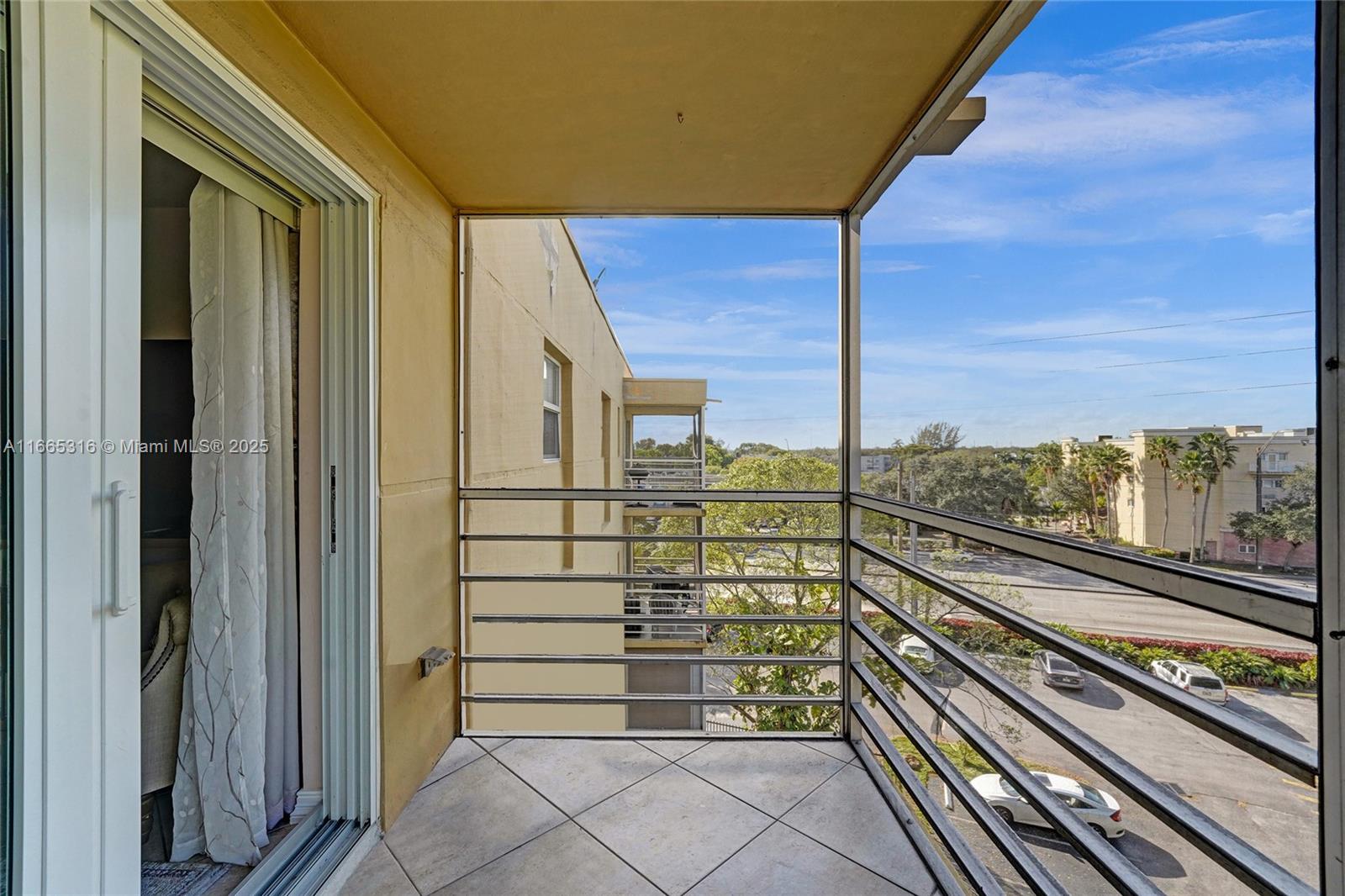OAKS CONDO - Residential