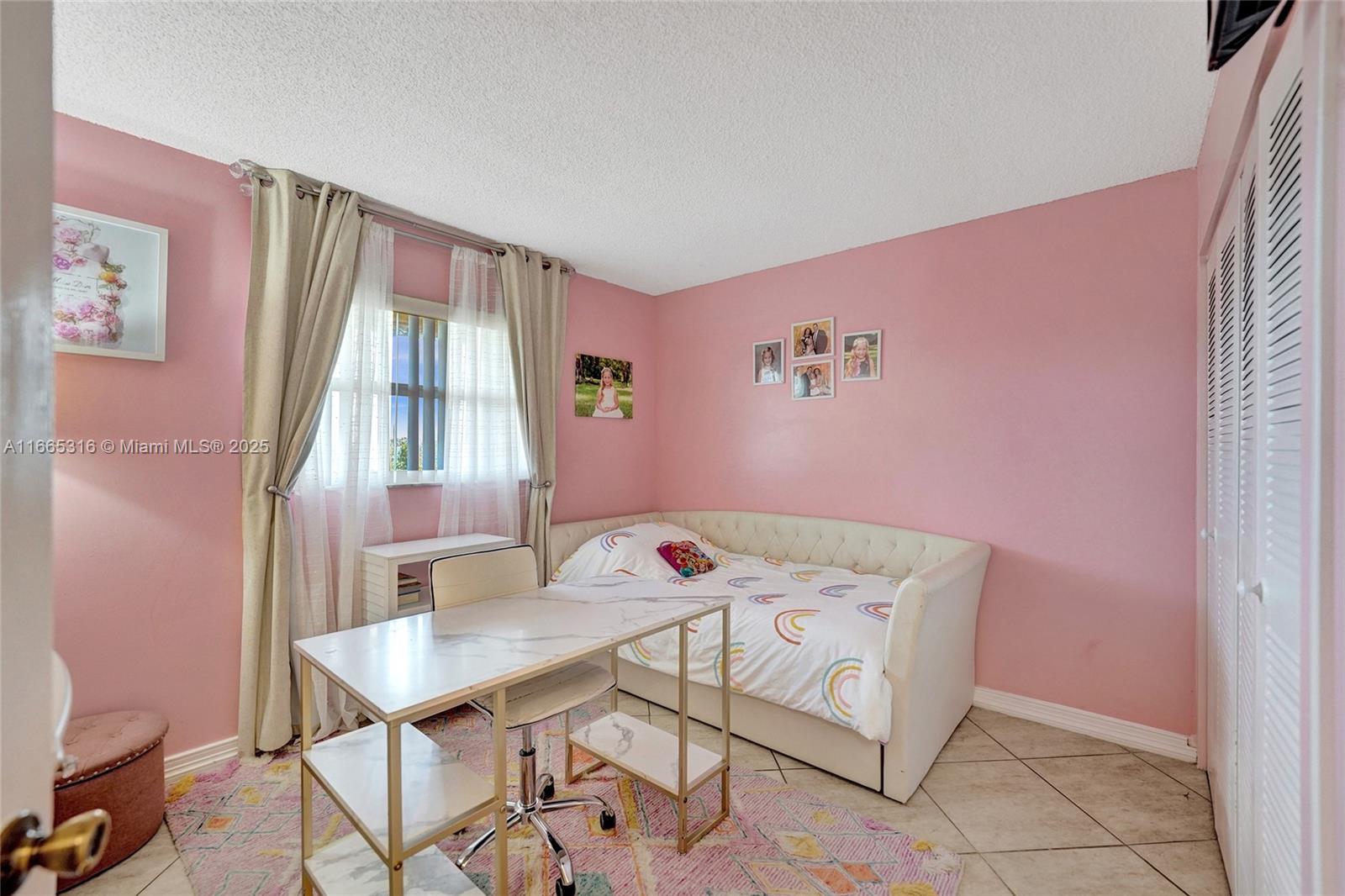 OAKS CONDO - Residential