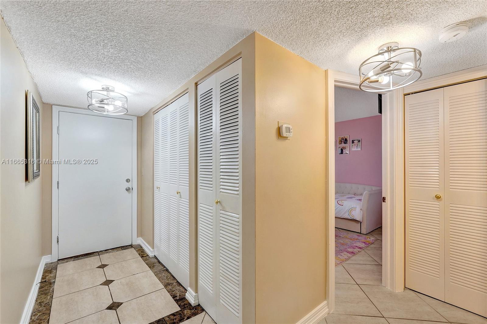 OAKS CONDO - Residential